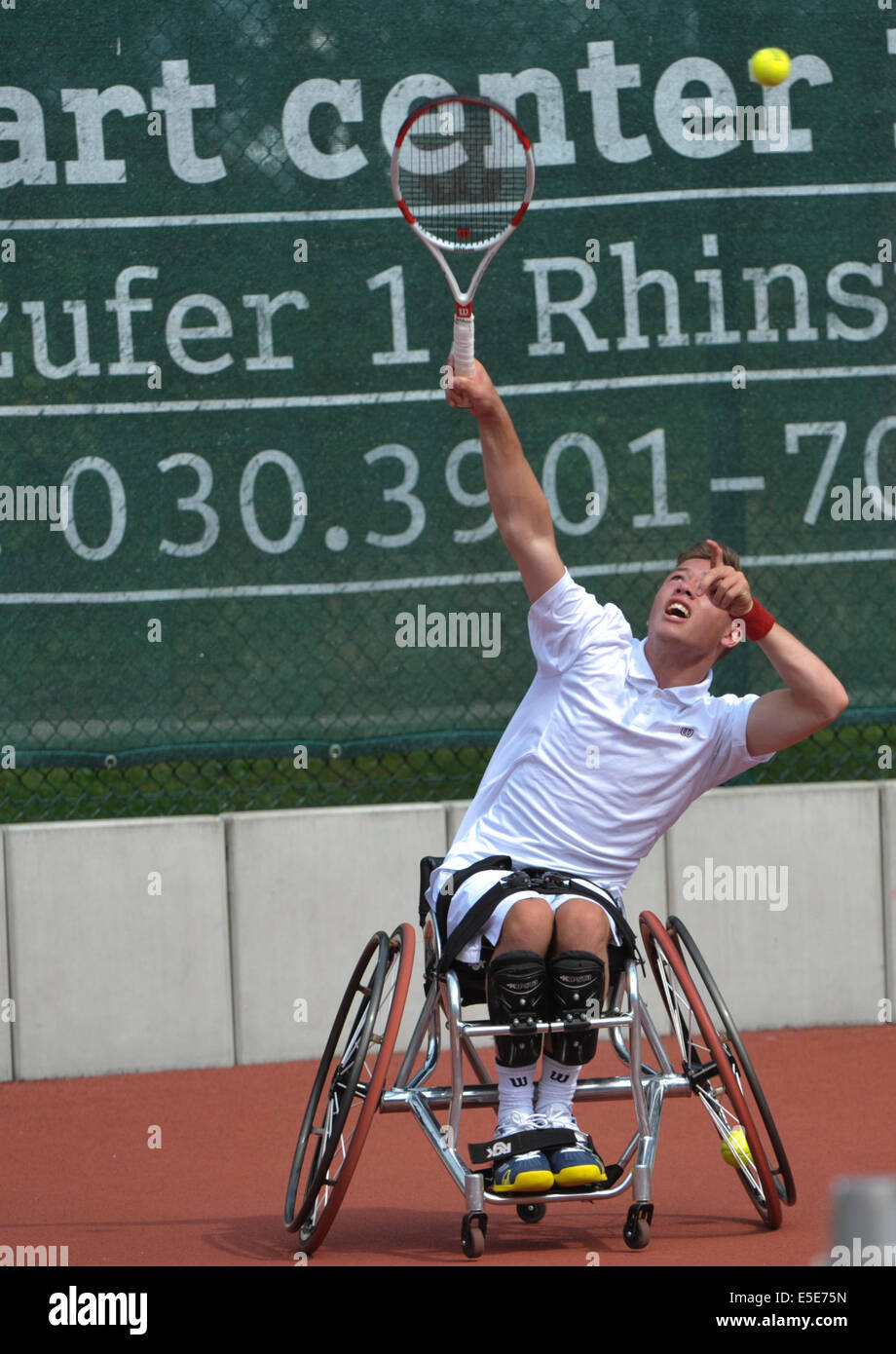 Britische Rollstuhl-Tennisspieler Alfie Hewett Flügel der 126. German Open im Rollstuhltennis in Berlin, Deutschland, 27. Juli 2014. Der 16-jährige besiegte Polen Kamil Fabisiak in zwei Sätzen (6/2, 6/3 &. Die German Open Rollstuhltennis fand vom 24. bis 27 Juli in Berlin-Lichterfelde und ist Bestandteil der UNIQLO-Rollstuhl-Tennis-Tour. Foto: ROLAND POPP/Dpa NO WIRE SERVICE Stockfoto