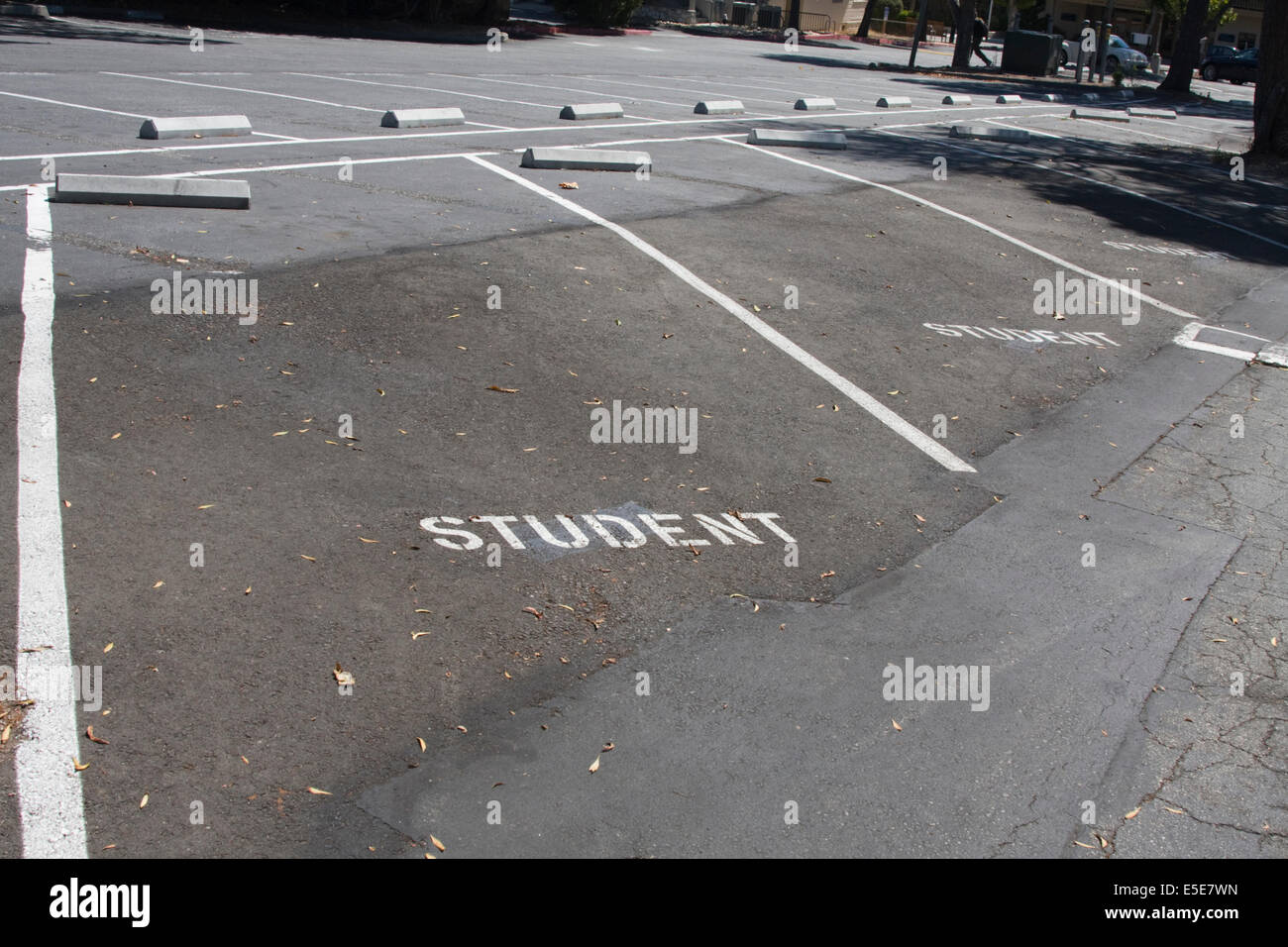 Student-Parkplatz am Monterey Institute of International Students. Stockfoto