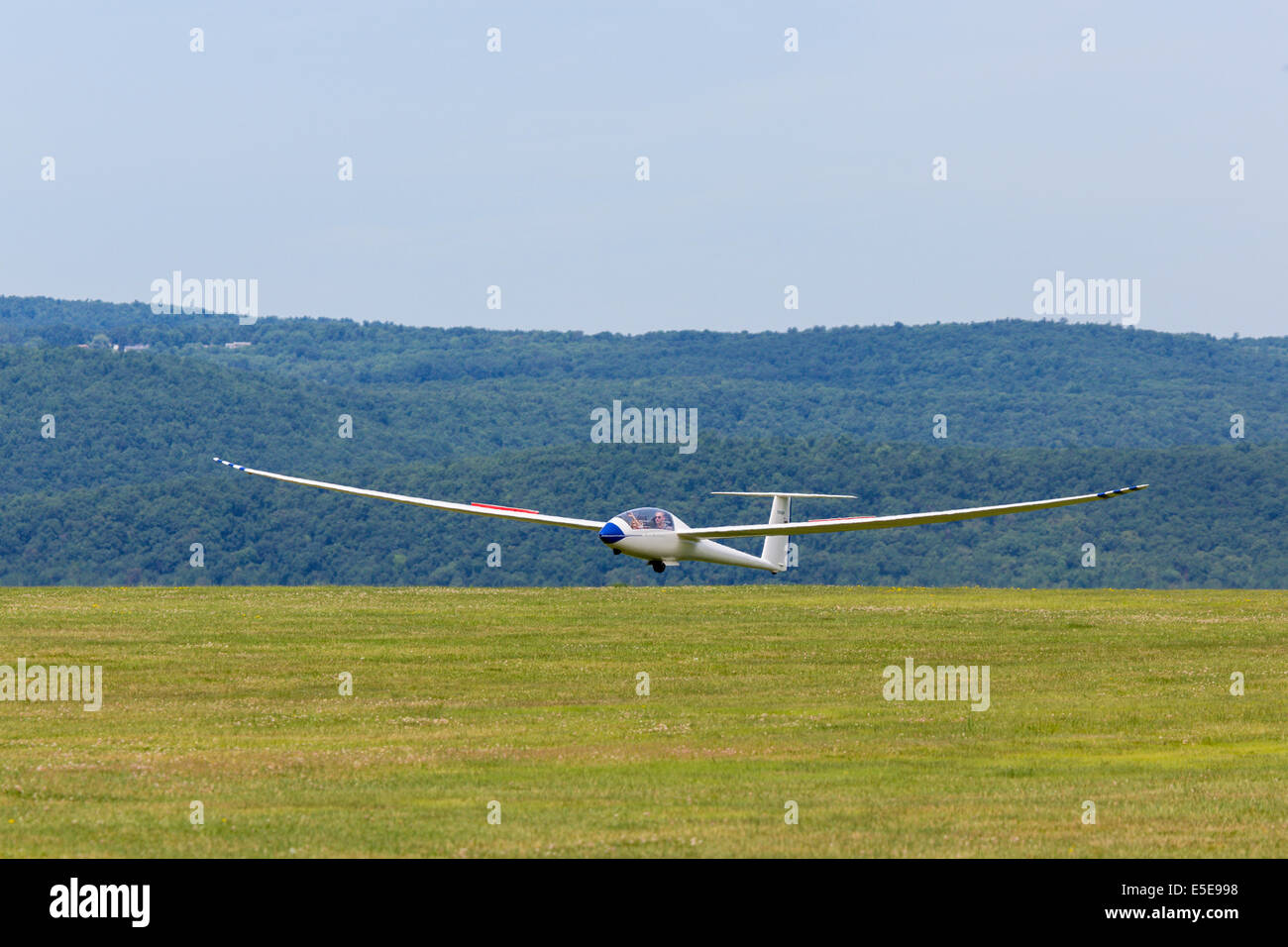 Flugzeug landet auf dem Harris Hill Soaring Center in Horseheads in der Nähe von Elmira, New York Stockfoto