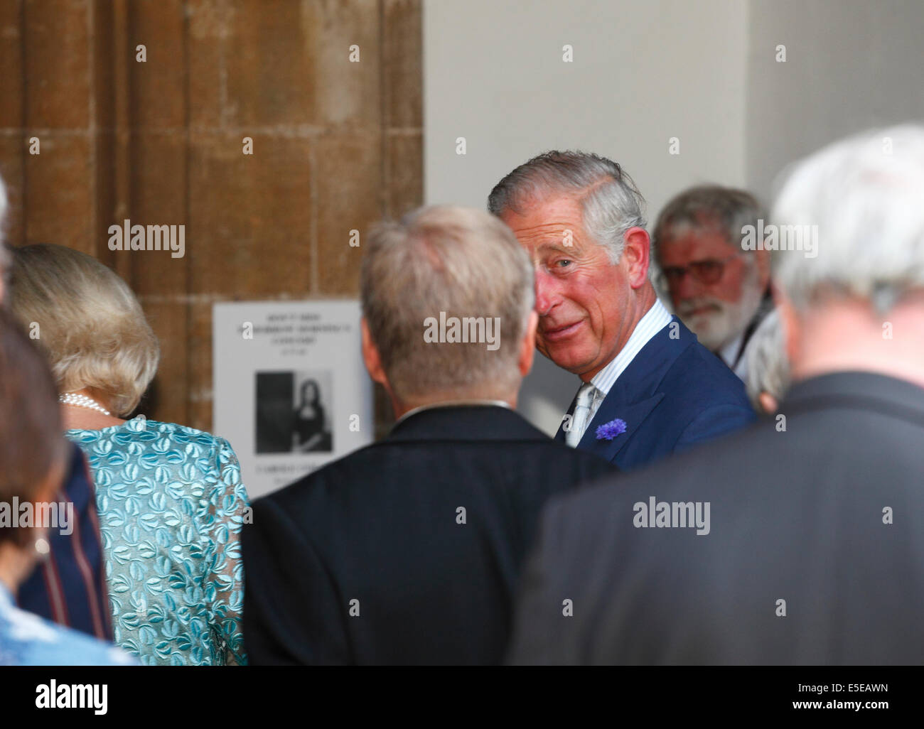 Str. Marys Kirche, alte Hunstanton Norfolk, England, UK. 29. Juli 2014. HRH The Prince Of Wales und seine königliche Hoheit die Herzogin von Cornwall kommen an Str. Marys Kirche, alte Hunstanton, eine Musik in Kirchen-Konzert in Norfolk zu besuchen. Gegründet in 1989, wurde Musik in Kirchen mit der Unterstützung des Prinzen von Wales, mit dem Ziel, Weltklasse-Musiker, Landkirchen von besonderer Schönheit und Bedeutung eingerichtet. Bildnachweis: Stuart Aylmer/Alamy Live-Nachrichten Stockfoto