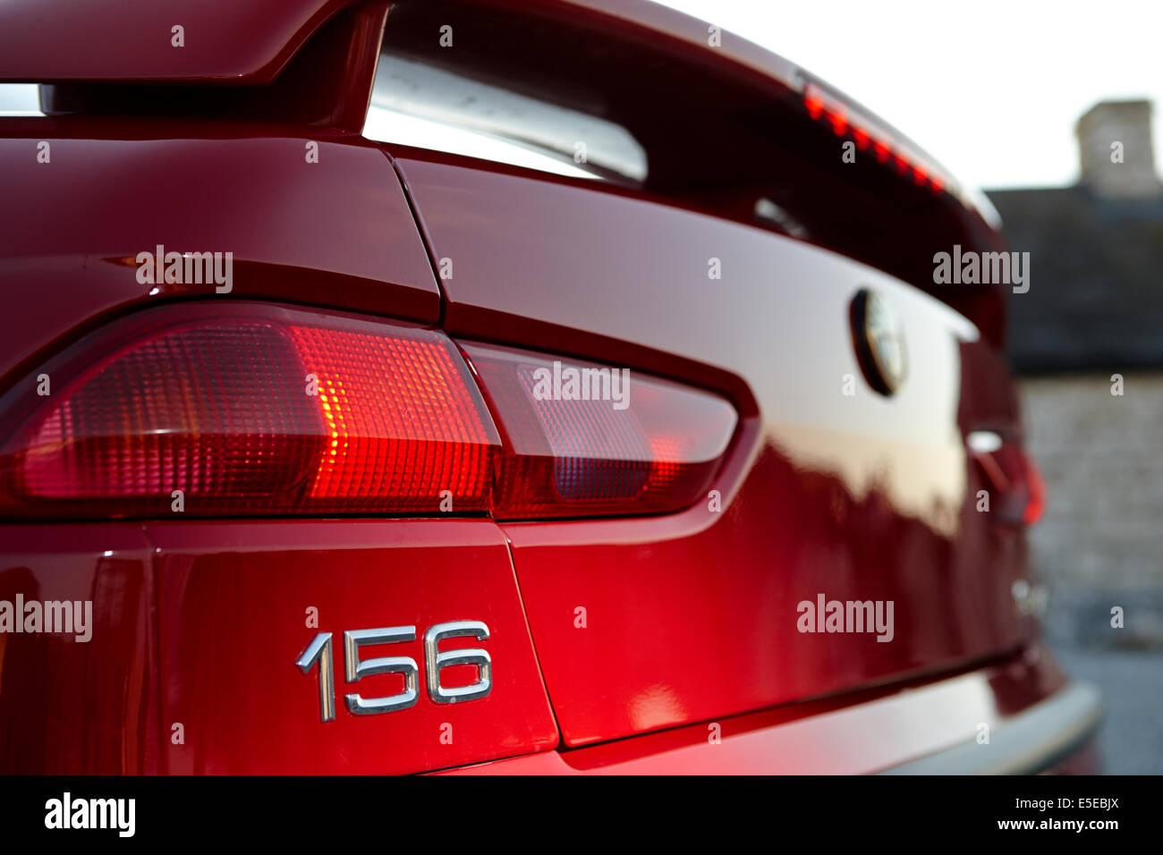 hintere Logo und Bremslichter auf einem Alfa Romeo 156 Stockfoto
