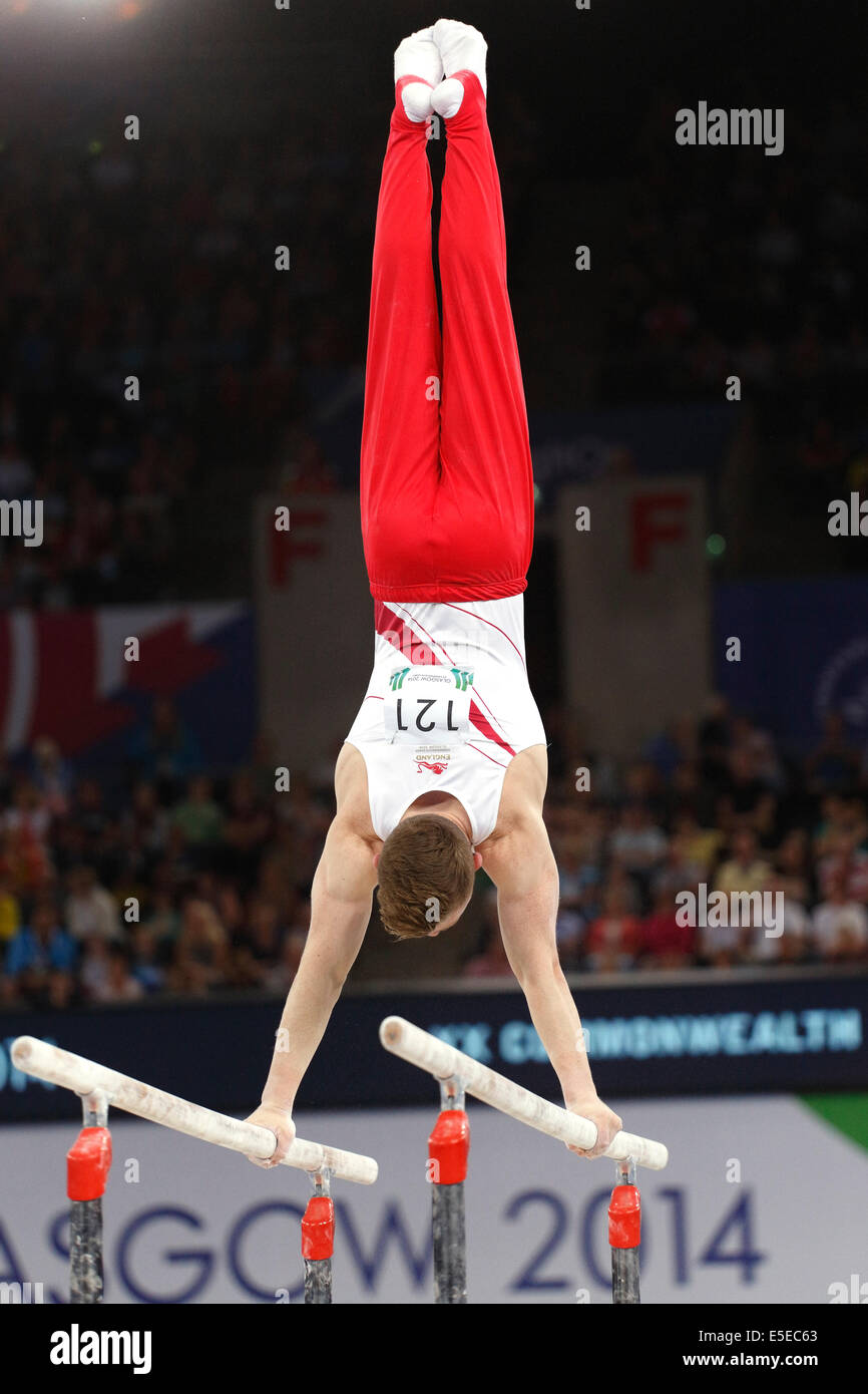 SSE Hydro, Glasgow, Schottland, Großbritannien, Dienstag, Juli 2014. Der englische Nile Wilson auf den parallelen Bars während des Artistic Turnen Team Competition bei den Commonwealth Games in Glasgow 2014 Stockfoto