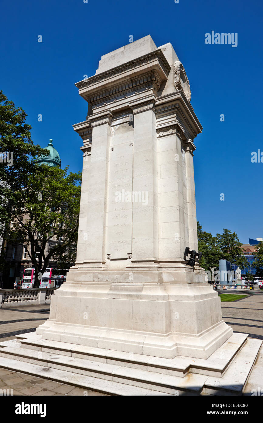 Kriegerdenkmal Cenotaph in Belfast City Hall in der Innenstadt Stockfoto