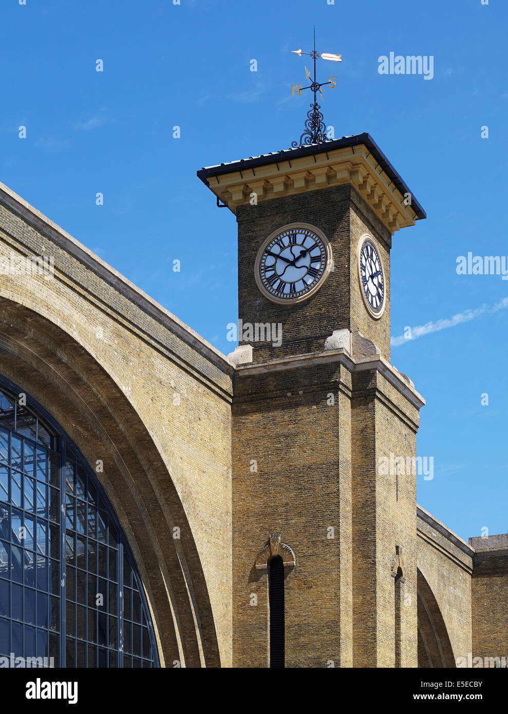 Kings Cross Station, Detail der Vorderansicht. Stockfoto