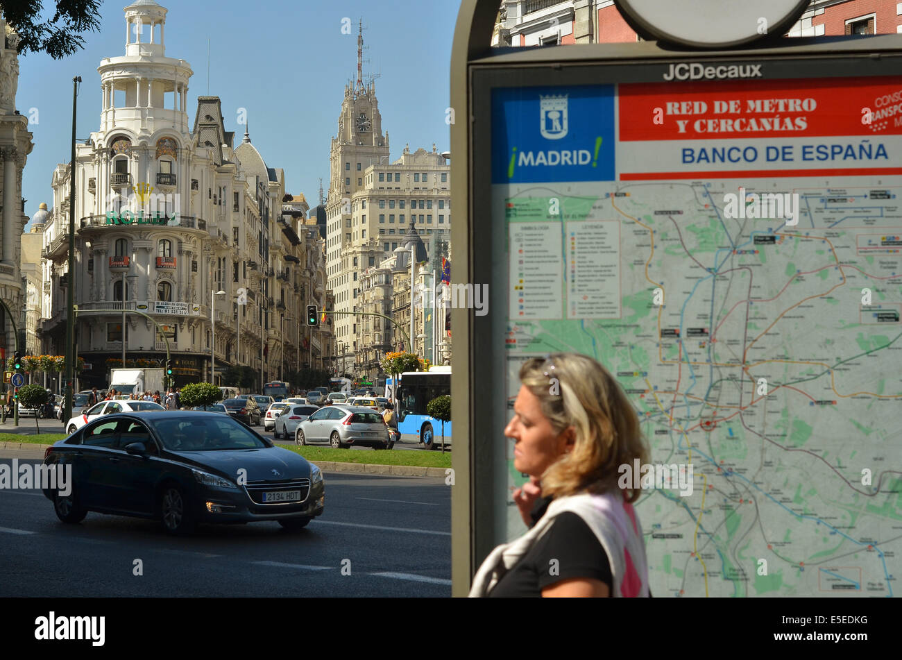 Das Zentrum von Madrid, auf Calle de Alcalá, von der u-Bahnstation Banco de España Stockfoto