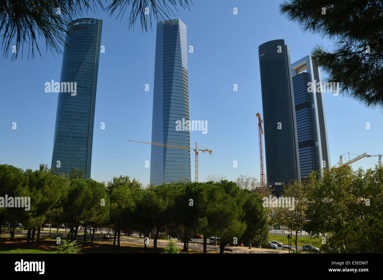 Die Wolkenkratzer von CTBA (Cuatro Torres Business Area) im Finanz- und Geschäftsviertel Madrids. Stockfoto