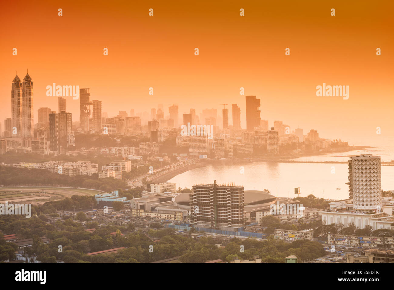 Haji Ali Bay und dem zentralen Geschäftsviertel der Innenstadt von Mumbai, Indien Stockfoto