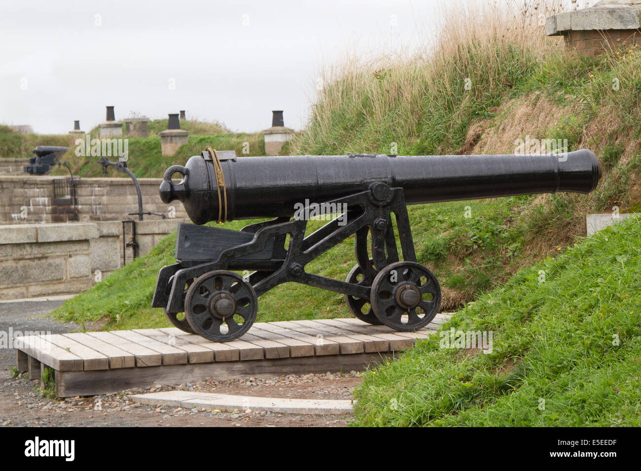 Historischen Kanonen säumen die Zinnen der Halifax Citadel.Halifax,Nova Scotia, Canada Stockfoto