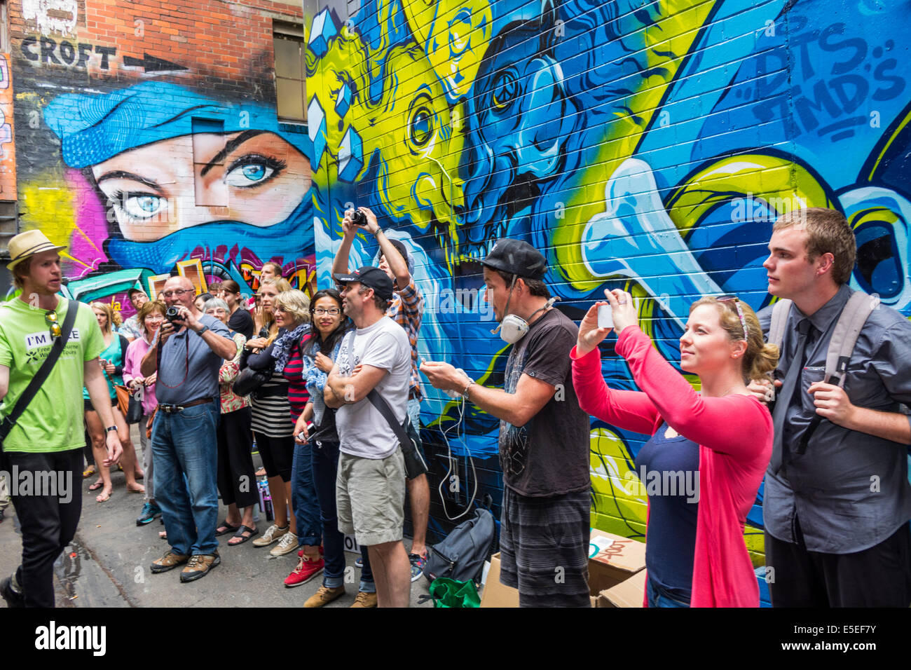 Melbourne Australien, Victoria CBD Central Business, District, Chinatown, Croft Alley, riesige Wandgemälde auf der Straße, Kunstwerke, Sprühfarbe, Erwachsene Männer Stockfoto