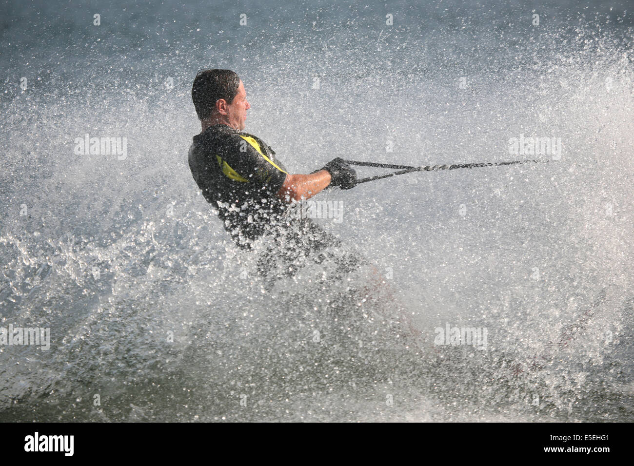 Frankreich, Haute Normandie, eure, etangs de la communaute de Communes de pont audemer, Plan d'eau, Club nautique de Toutainville (etangs de pont audemer) Ski nautique jean marie Nedeau (präsident du Club) Stockfoto