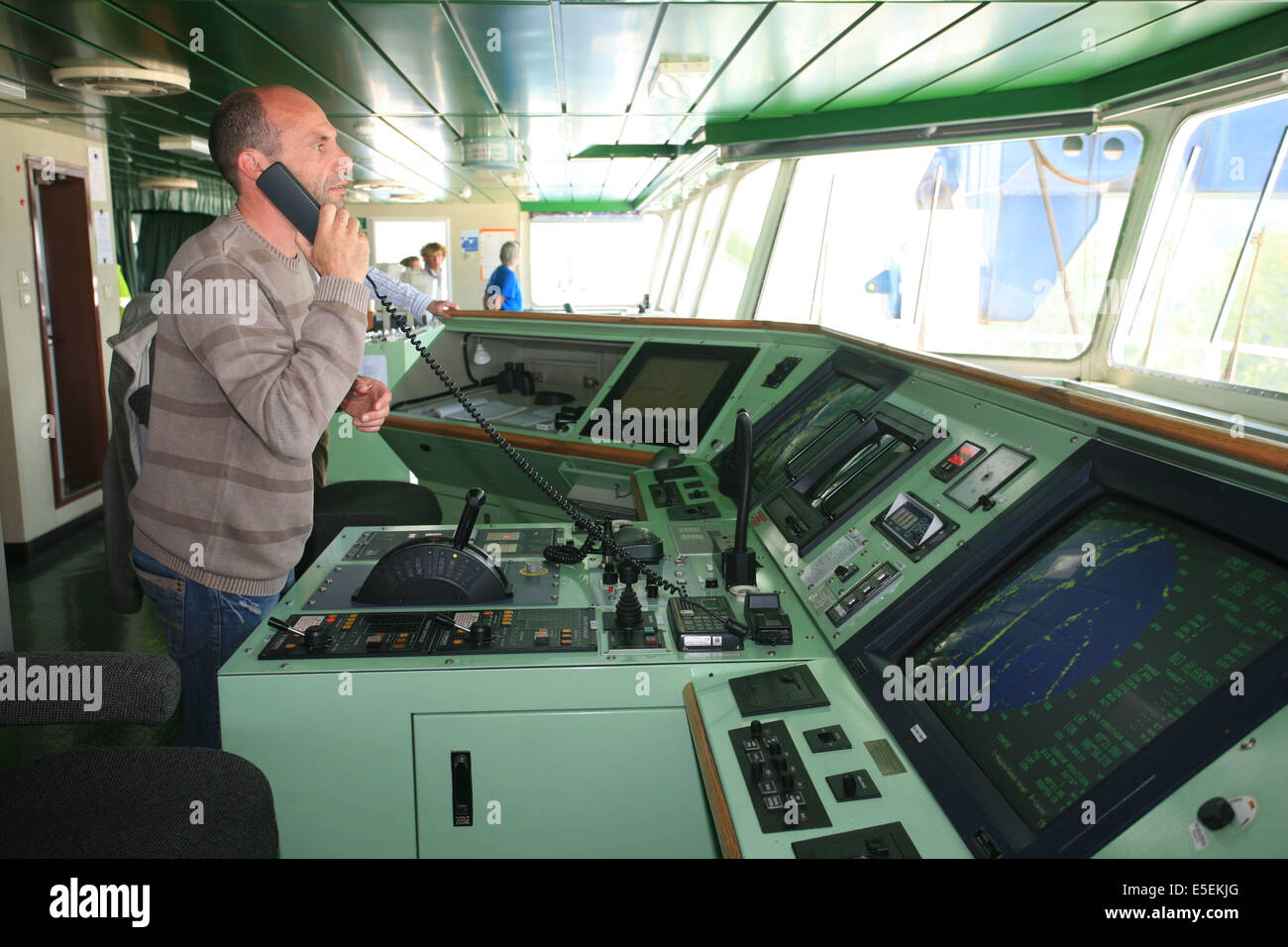 Frankreich: Normandie, Seine maritim, vallee de la Seine, Grand Port de mer de rouen, descente de seine du CMA-CGM Fort Saint Pierre, porte conteneurs, Container, passerelle, navire, pilote amont Stockfoto