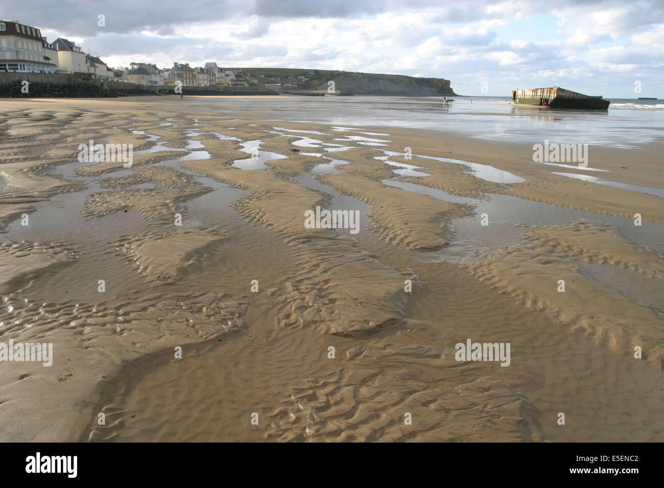 Frankreich, Basse Normandie, Calvados, arromanches, plages du debarquement, seconde guerre mondiale, caisson phenix, maree basse, ondes, Stockfoto