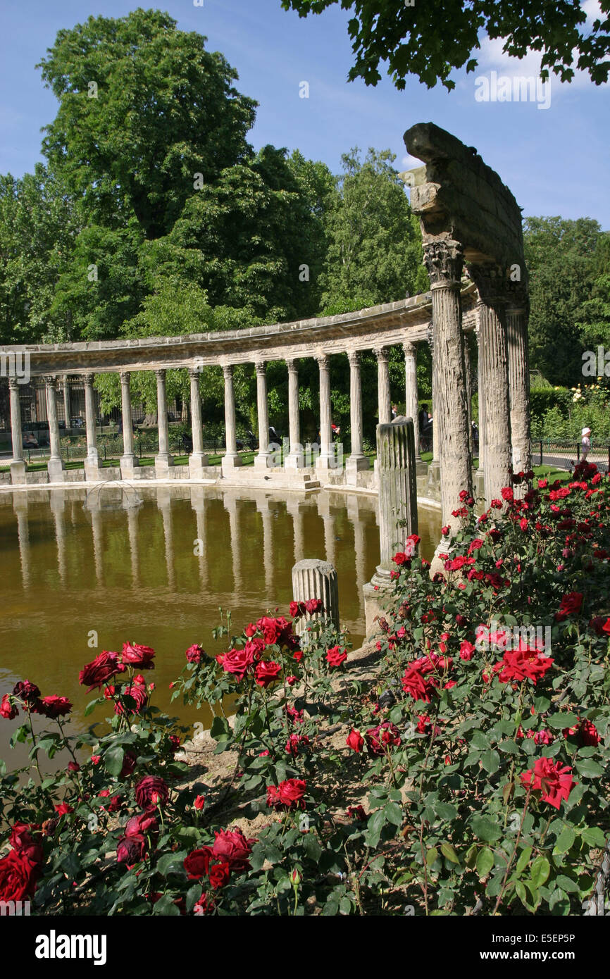 Frankreich, paris 8e, Parc monceau, jardin, la naumachie, colonnade autour du Plan d'eau, rosiers, Stockfoto