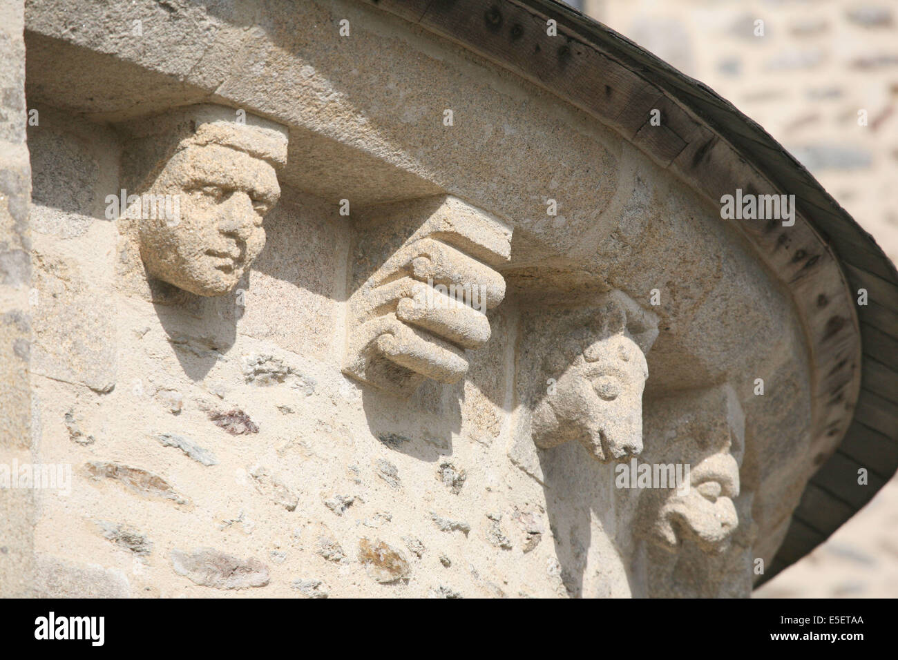 Frankreich, Bretagne, Morbihan, golfe du Morbihan, presqu'ile de rhuys, chevet roman de l'eglise abbatiale de Saint gildas de rhuys, Detailfiguren skulptierte, Stockfoto