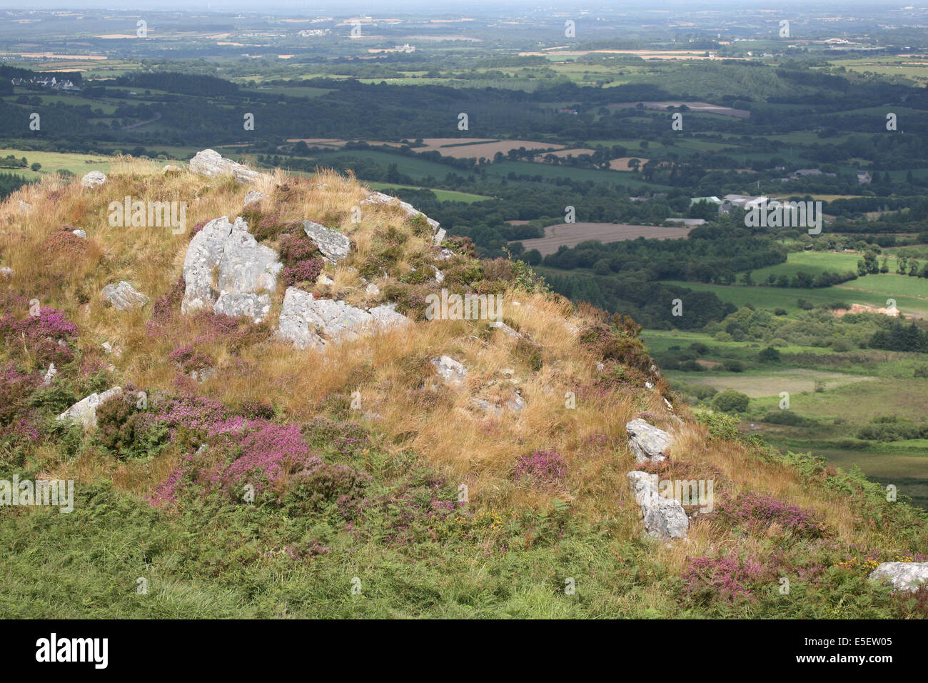 Frankreich, Bretagne, Finistere, monts d'arree, au sommet du roc'h trevezel, Punkt kulminant 364 Meter, Zahlsage, rochers, lande sauvage, Stockfoto