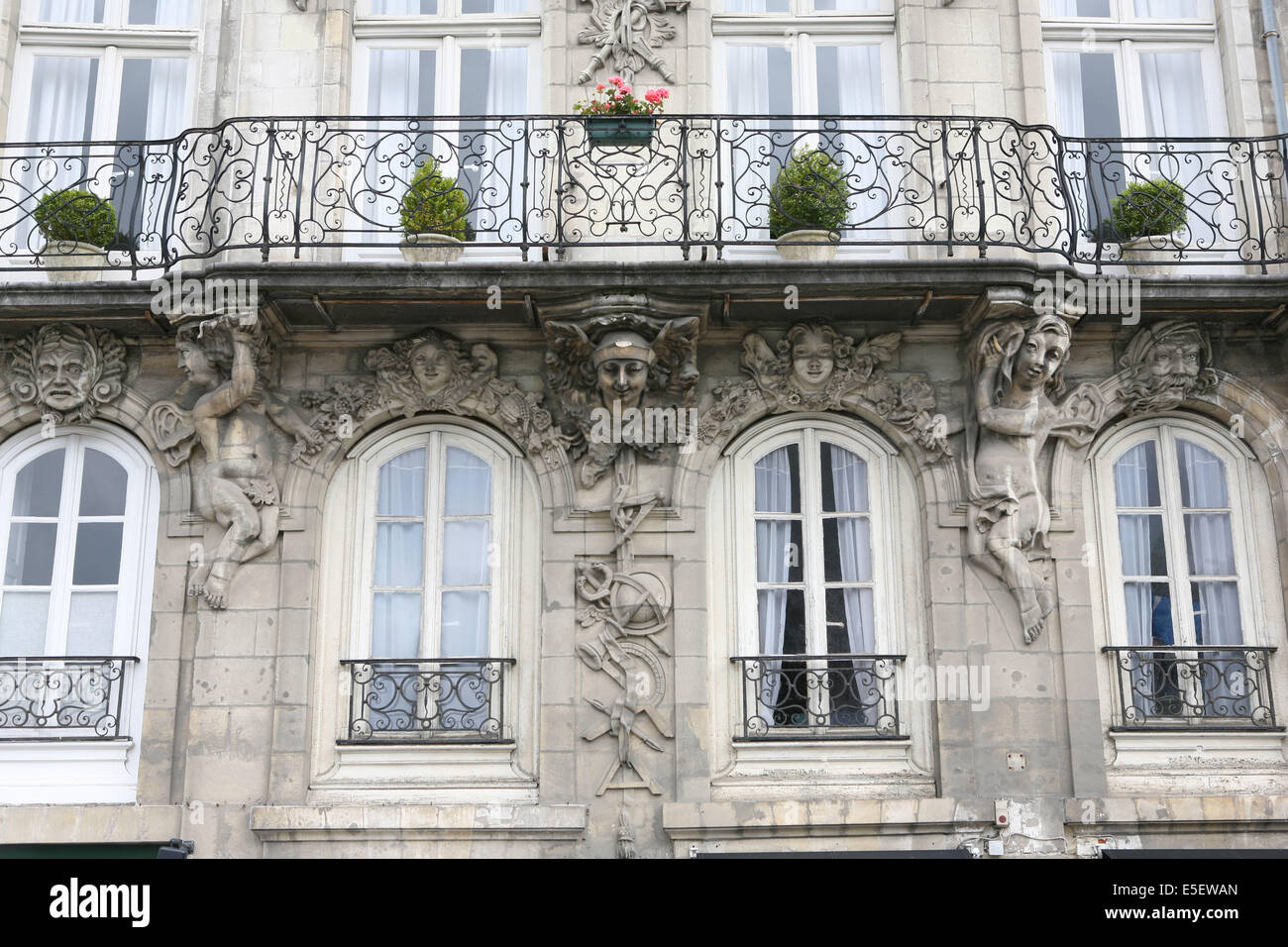 Frankreich, pays de loiré, loire-atlantique, Nantes, Centre ville, immeuble quai de la Fosse, Armateure, Fassadenskulptee, Balcons ouvrages, Stockfoto