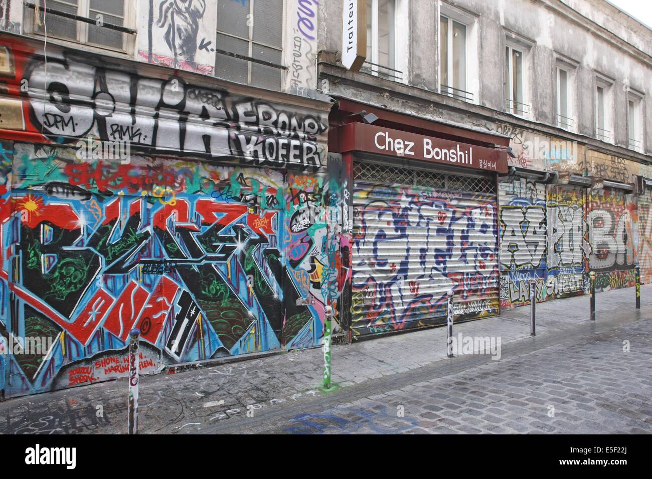 Frankreich, Ile de France, pariser 20e-Viertel, Belleville, rue denoyez, petits batiments, rideaux de fer, Graffiti, Straßenkunst, graf, Art urbain, Stockfoto