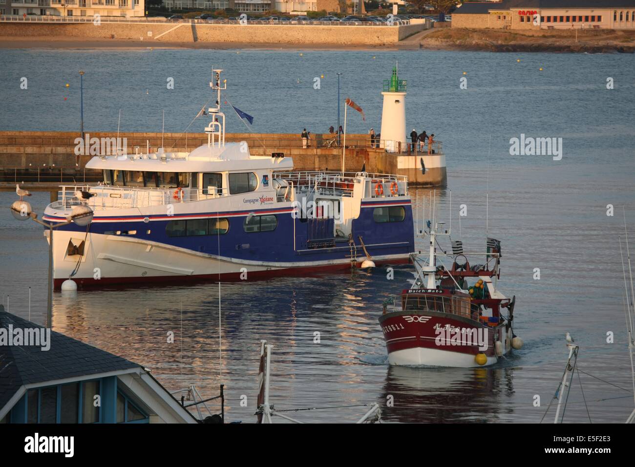 Frankreich, Bretagne, morbihan, quiberon, Ocean atlantique, Hafen maria, bateaux, Chalutier de retour au Port, Ferry Assurant la Liaison avec belle ile en mer, compagnie oceane, Stockfoto