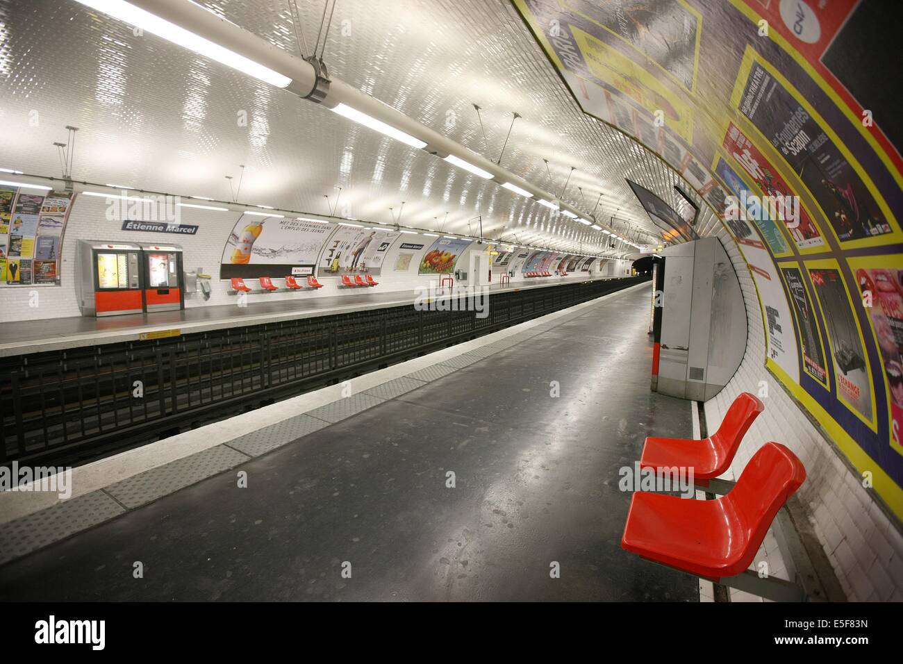 Station de Metro Etienne Marcel a Paris Stockfotografie Alamy