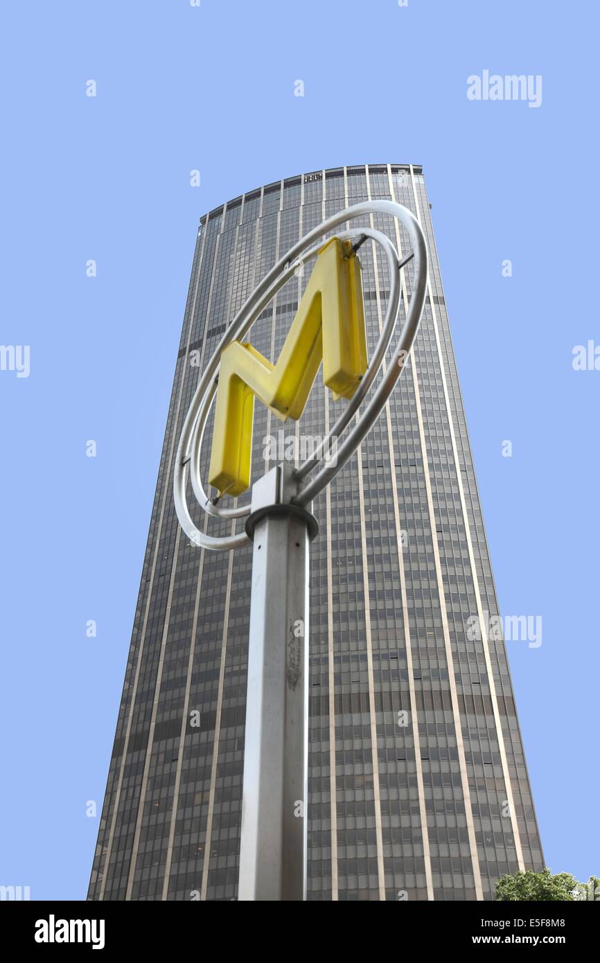 Frankreich, ile de france, paris, 15-e-Viertel, Avenue du maine, Station de Metro montparnasse bienvenue, Tour montparnasse, Datum: 2011-2012 Stockfoto