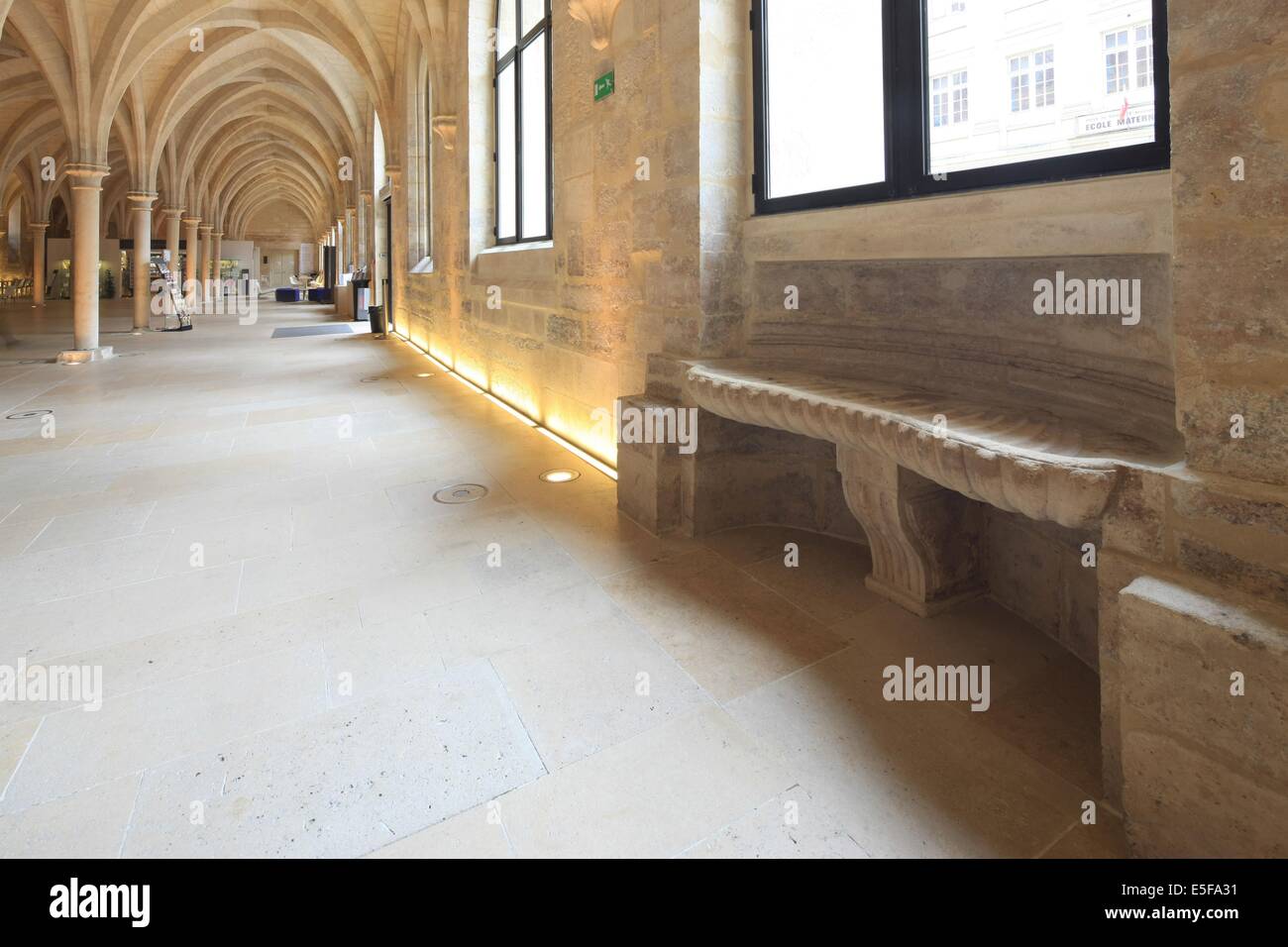Frankreich, ile de france, pariser 5e-Viertel, rue de poissy, College des bernardins, Religion, architecte jm wilmotte, grande nef, Piliers, Voutes. Datum: 2011-2012 Stockfoto
