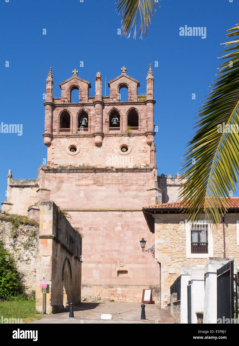 Kirche von Santa María de Los Ángeles San Vicente De La Barquera, Kantabrien, Spanien, Europa Stockfoto