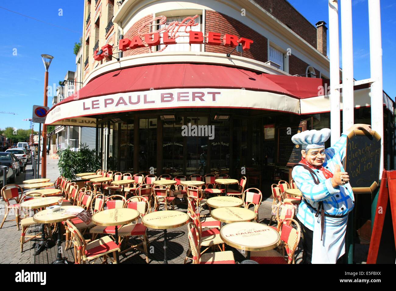 Frankreich, ile de france, pariser 18e-Viertel, Puces de Saint oua, entree du marche paul bert, Restaurantbar, le paul bert, Terrasse, Stockfoto