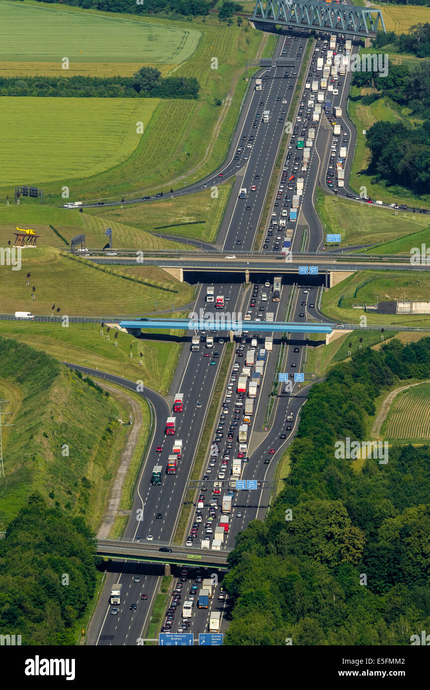 Luftaufnahme, Stau auf der Autobahn A2, Kreuzung Kamen, Bergkamen, Ruhr district, North Rhine-Westphalia, Deutschland Stockfoto