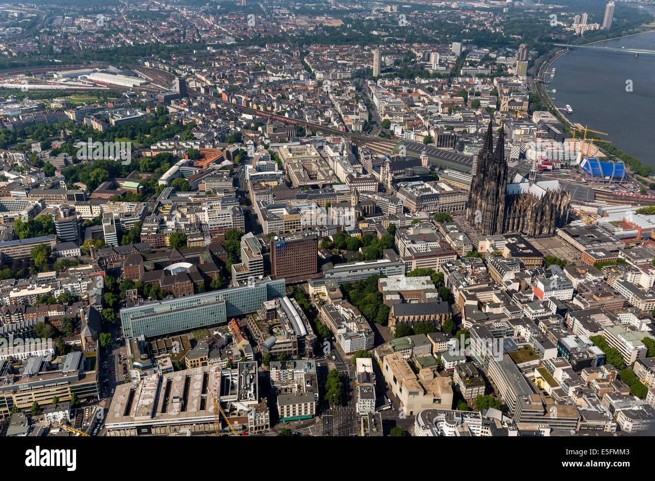 Luftaufnahme, Innenstadt mit Vierscheibenhaus, Verwaltungsgebäude des Westdeutschen Rundfunk, WDR Stockfoto