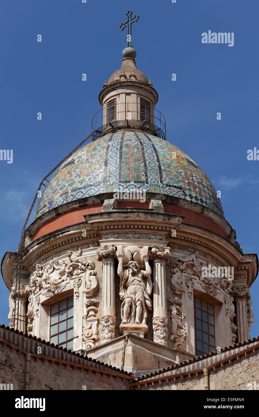Barocke Majolika-Kuppel mit Stuck Relief, Kirche von Santa Maria del Carmine, dickes, Palermo, Provinz von Palermo, Sizilien Stockfoto