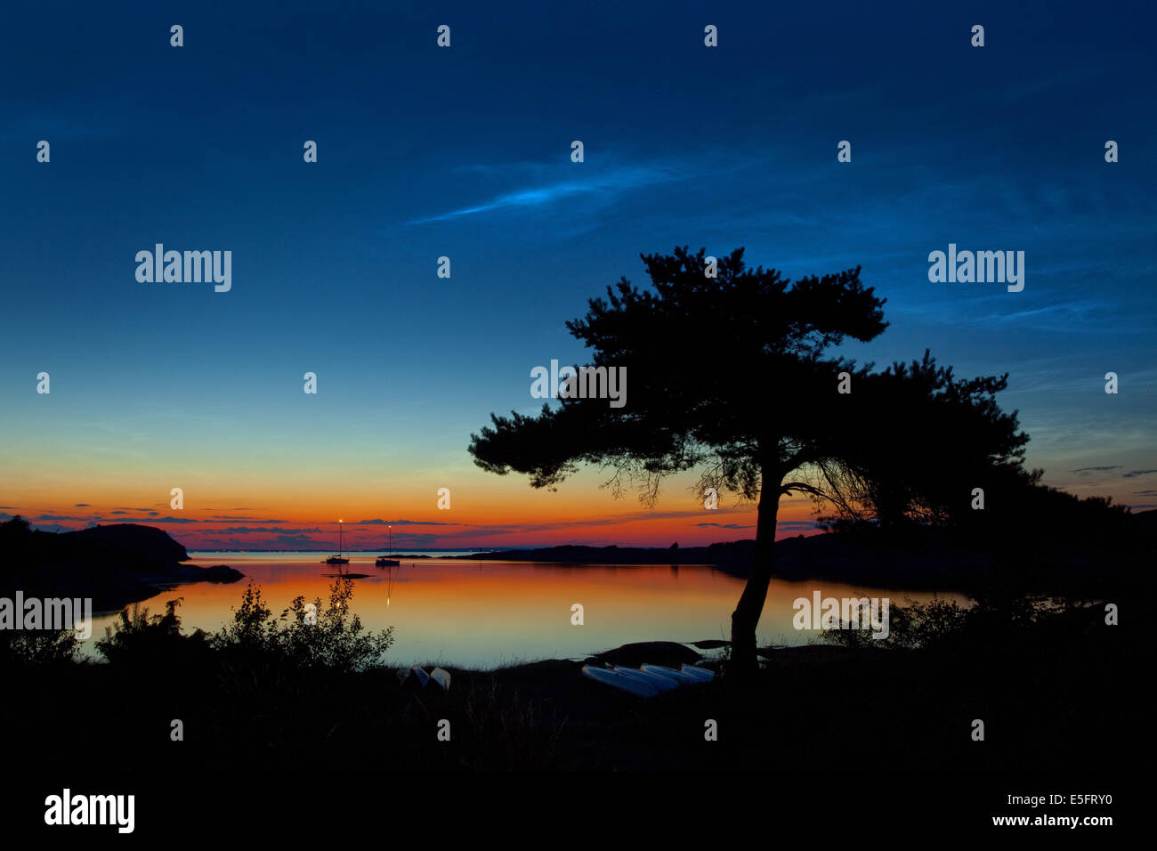 Nachtleuchtenden Wolke, Kosterhavet, Schweden Stockfoto