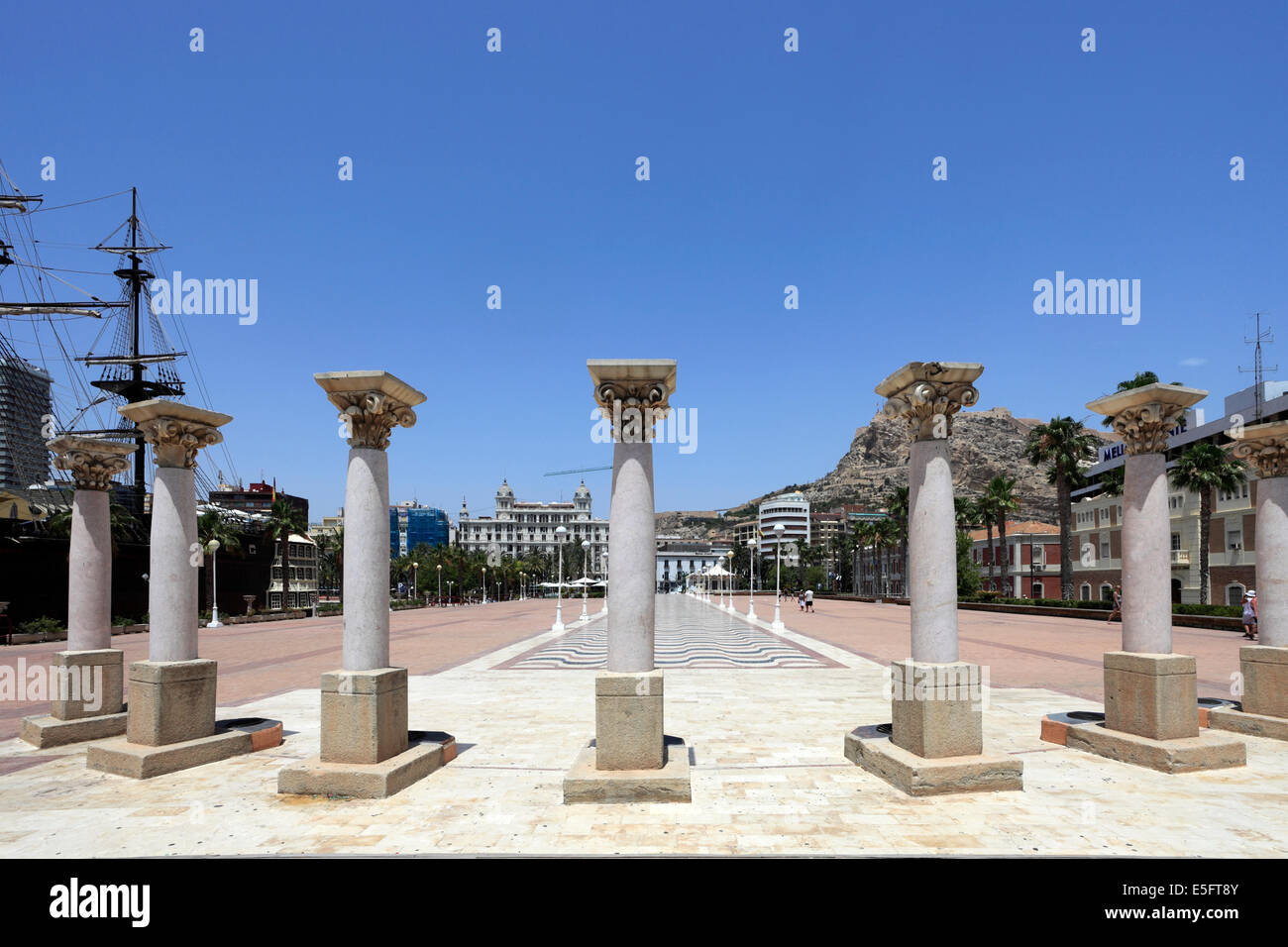 Esplanade und Gärten, Port-Bereich von Alicante Stadt, Hauptstadt von Valencia, Spanien, Europa. Stockfoto