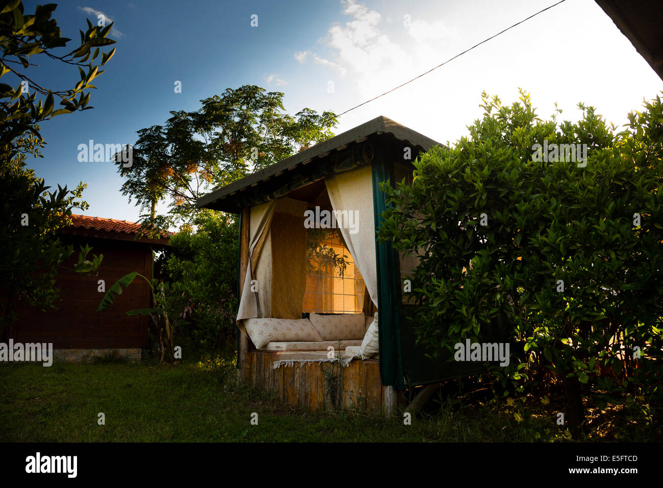 CIRALI, Türkei Außenansicht Sahin Pension Hotel. Stockfoto