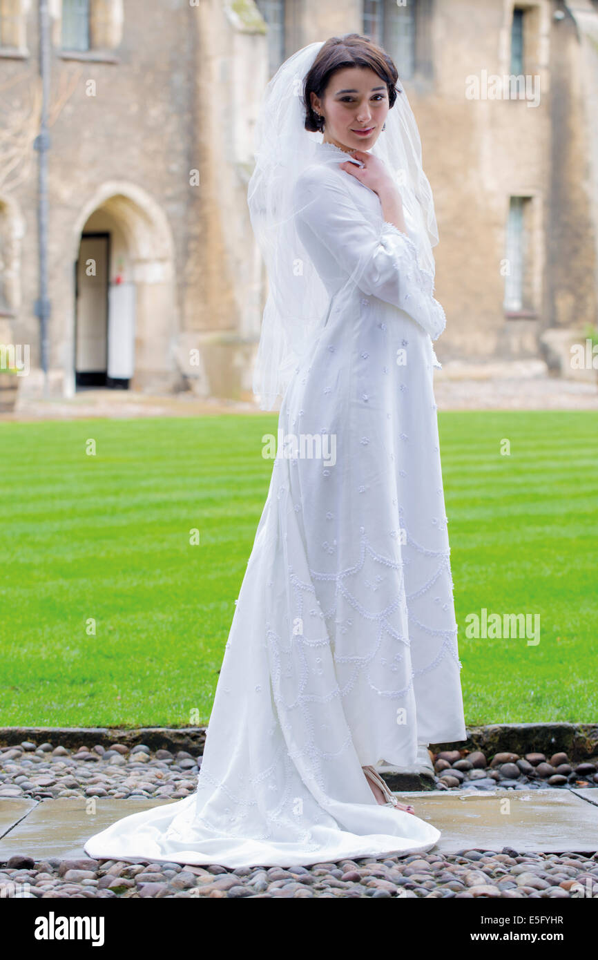 Eine Braut in Cambridge, England, UK Stockfoto