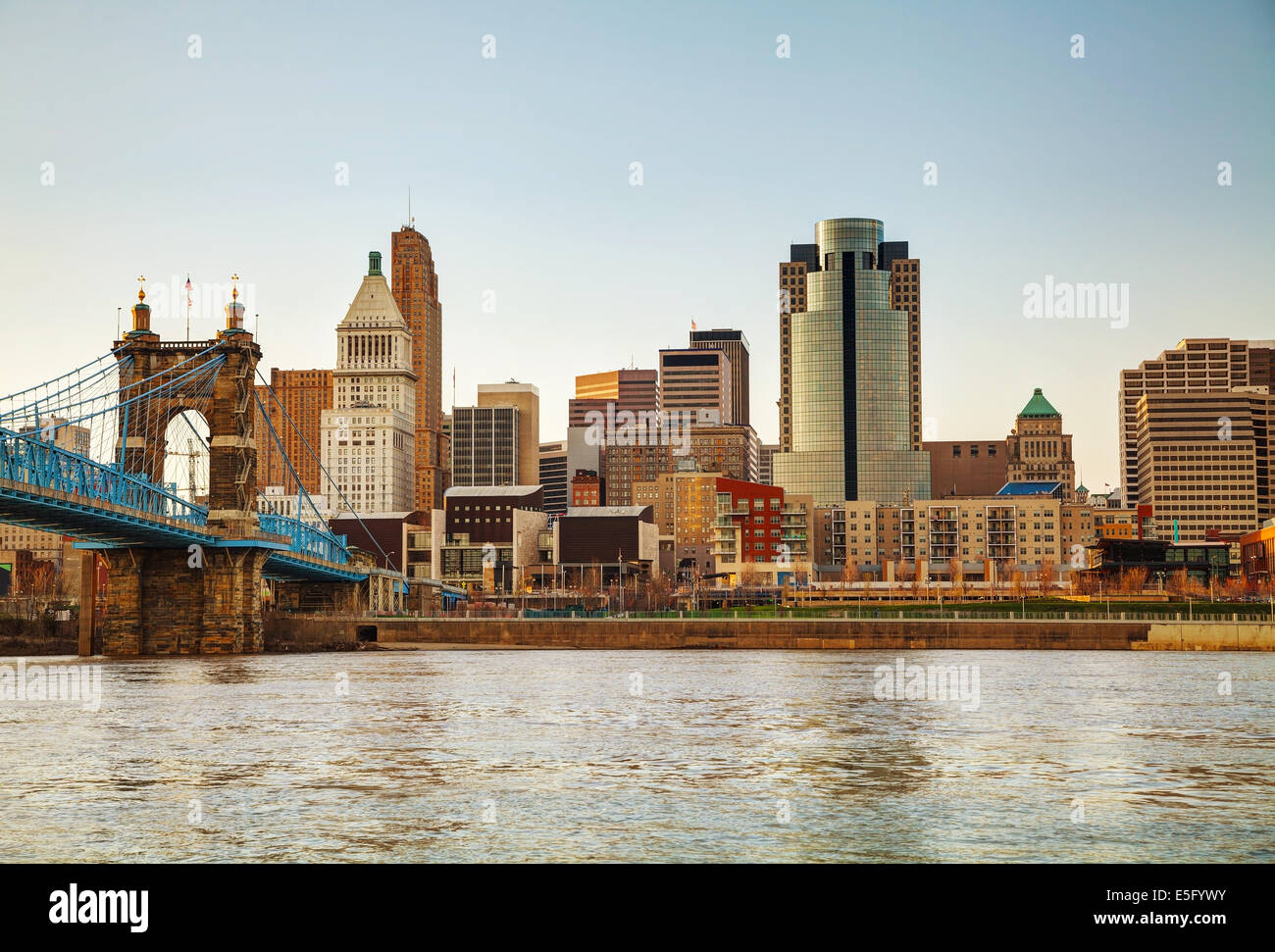 Cincinnati downtown Übersicht am Abend Stockfoto
