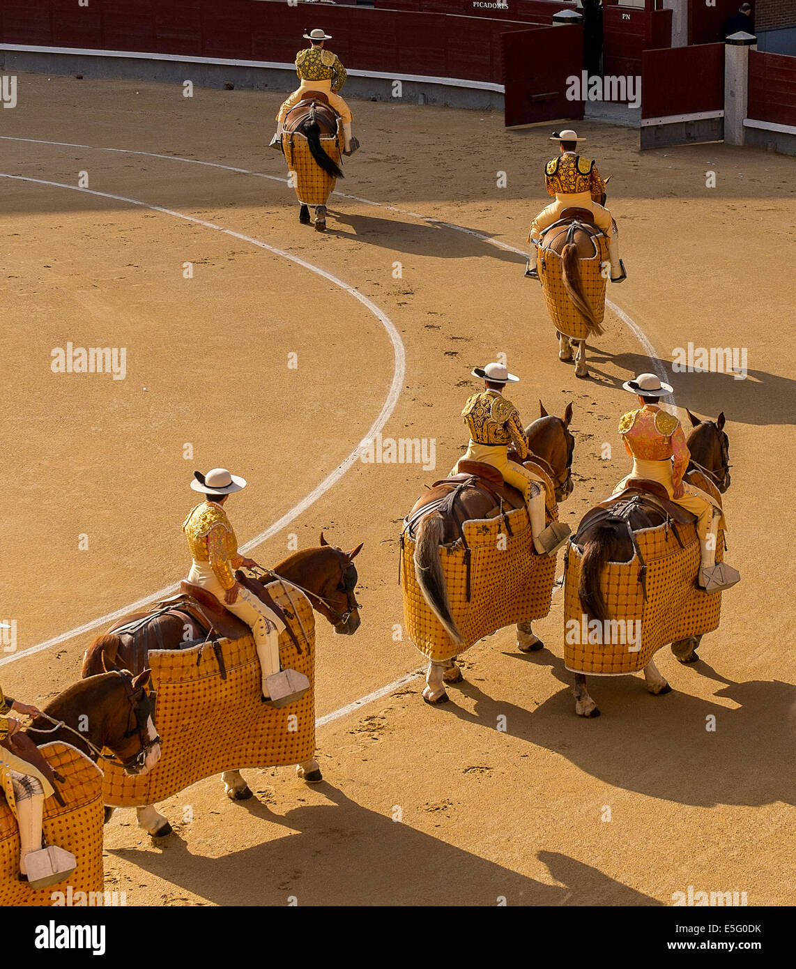 Reiter in einem typischen spanischen Stierkampf Stockfoto