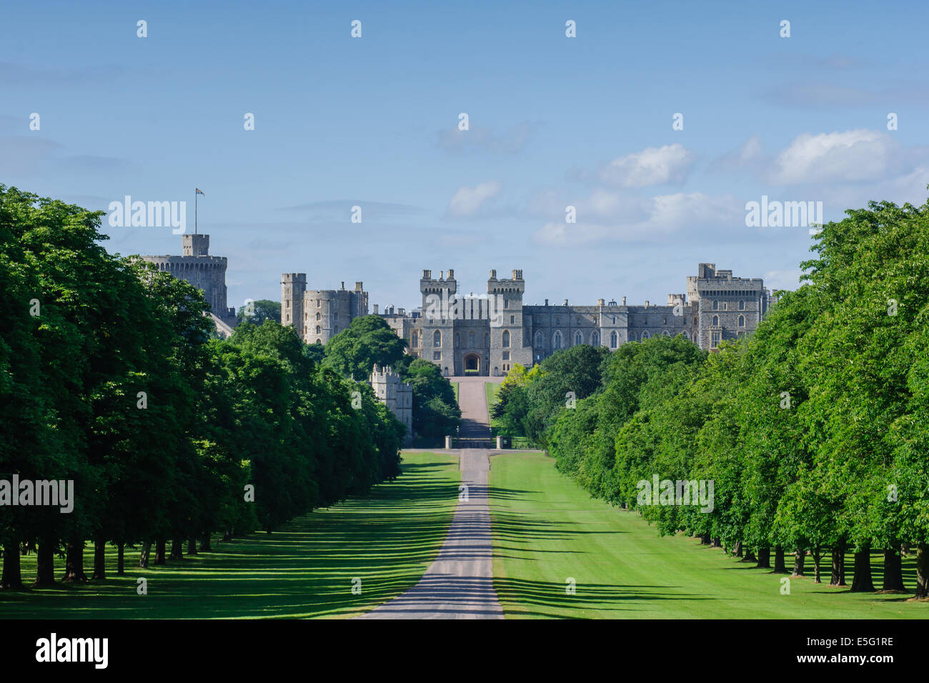Blick auf Schloss Windsor aus den langen Weg. Stockfoto