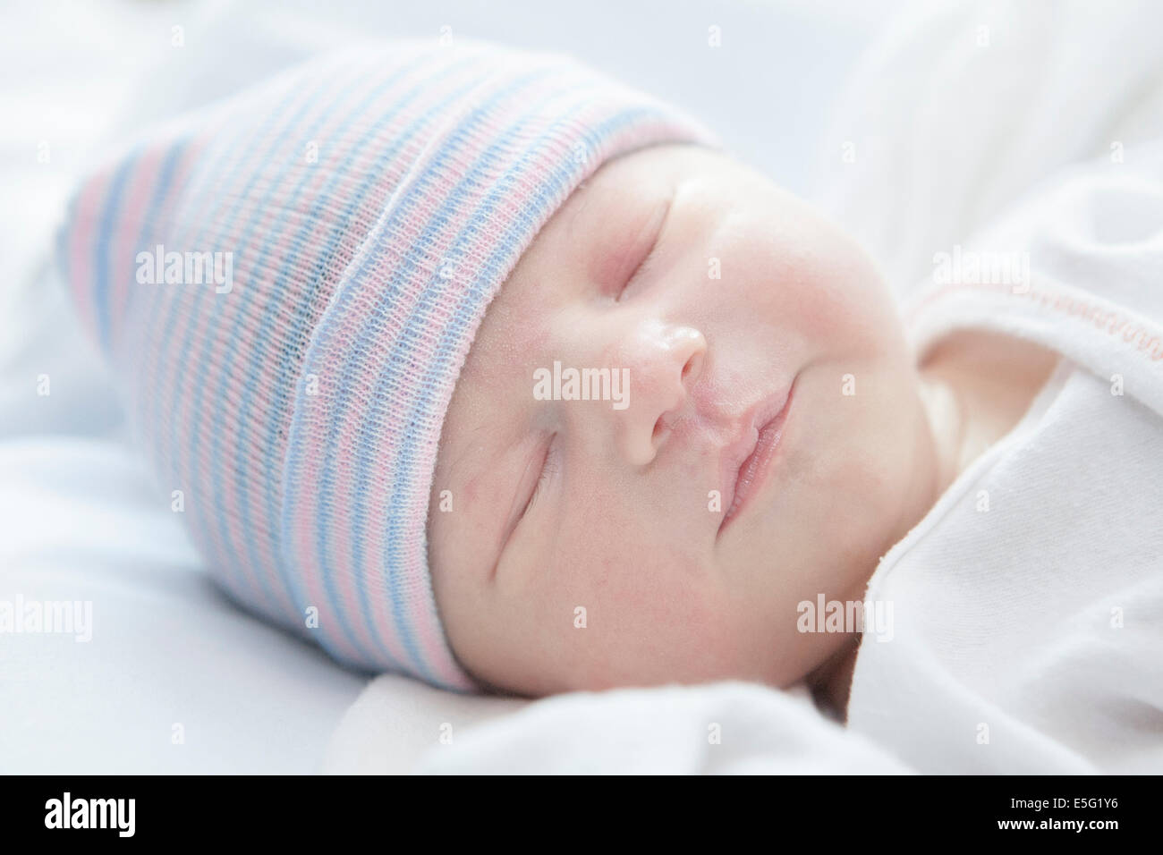 Nahaufnahme des schlafenden Babys (0-1 Monat) Stockfoto