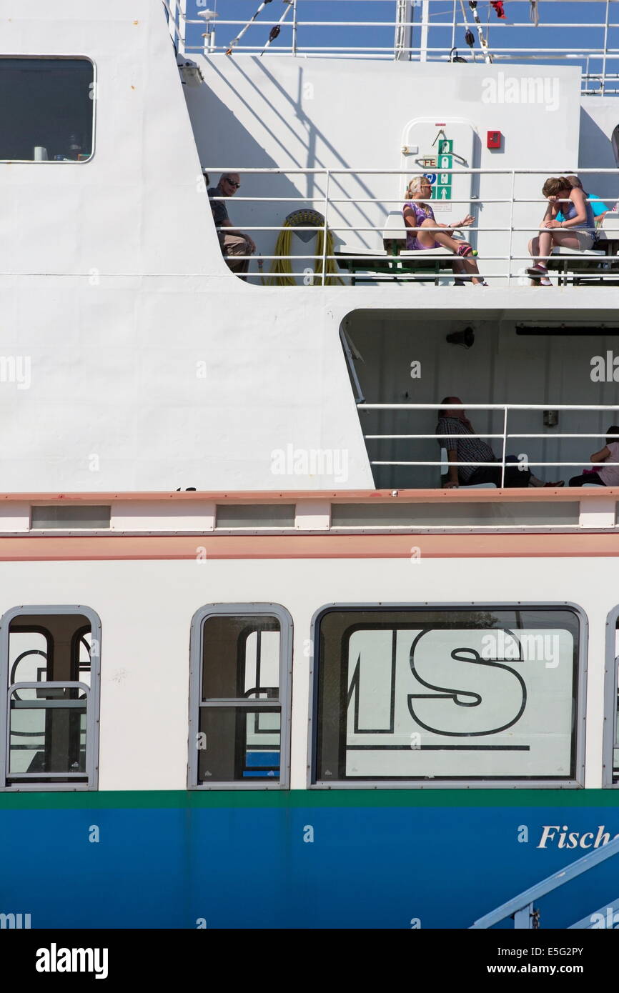 Eemshaven, Niederlande: 29. Juli 2014 - Detail trainieren und Fährhafen Stockfoto