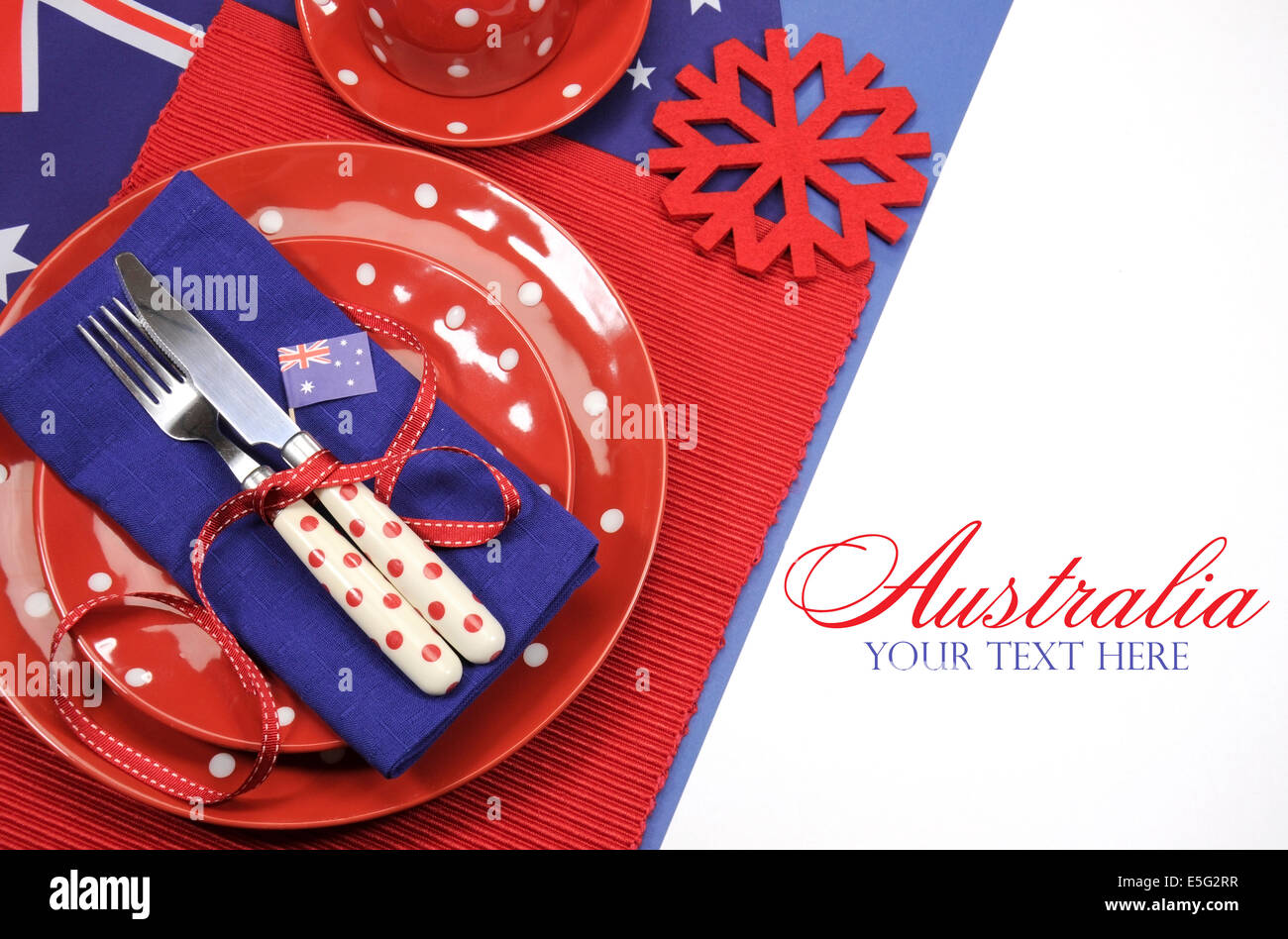 Australia Day, Anzac Day oder australische Feiertag oder nationales Ereignis Esstisch Gedeck mit Polka-Dot-Platte Stockfoto