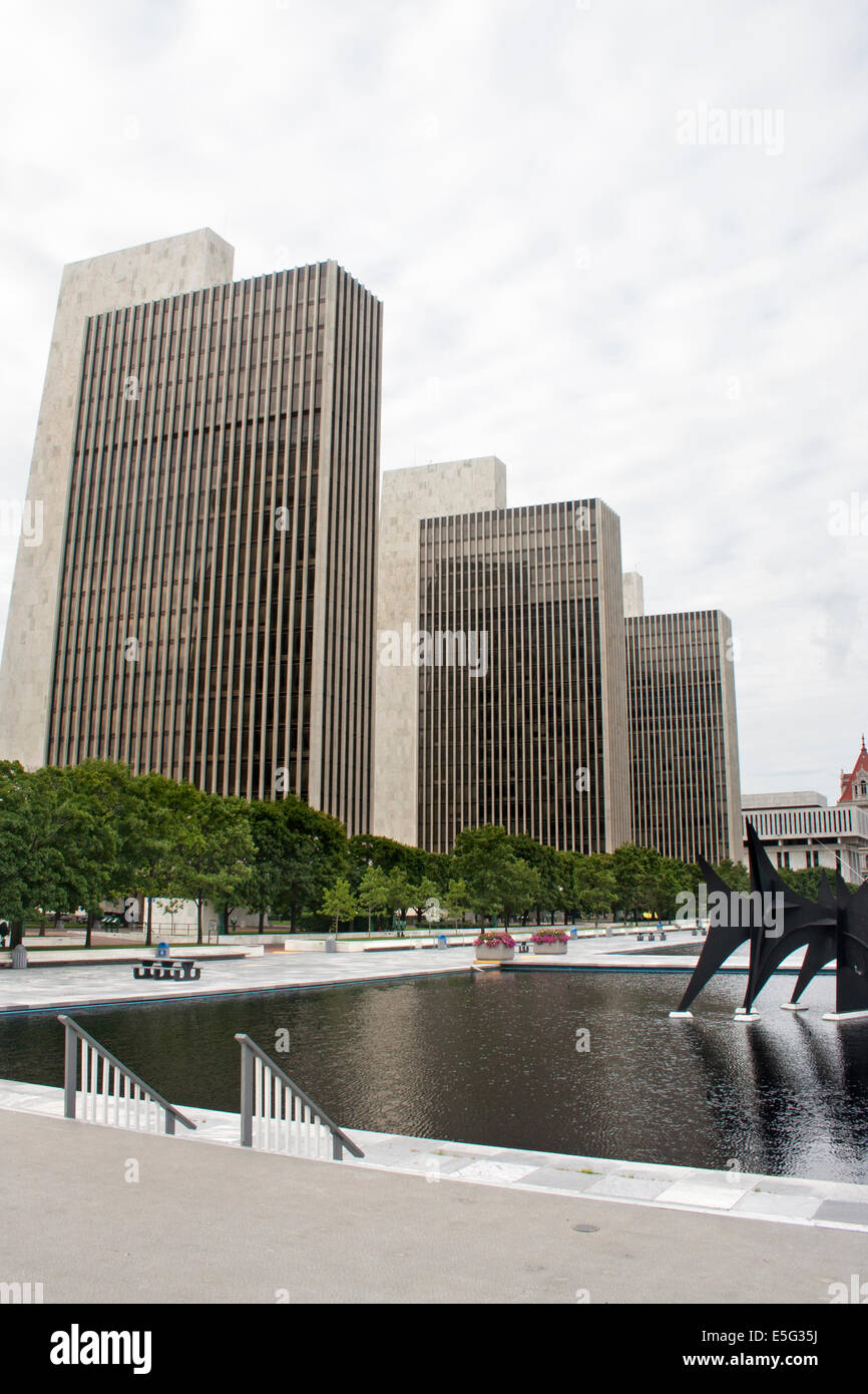 Agentur-Gebäuden entlang der Empire State Plaza in Albany, der Hauptstadt des Staates New York Stockfoto