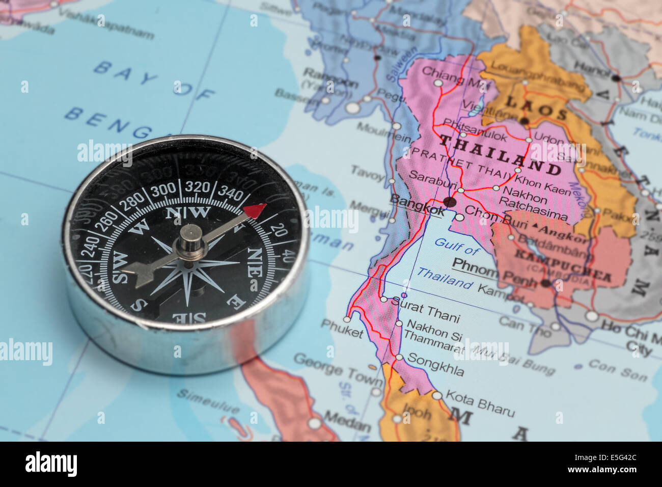 Kompass auf einer Karte zeigt auf Thailand und planen eine Reise Wert Stockfoto
