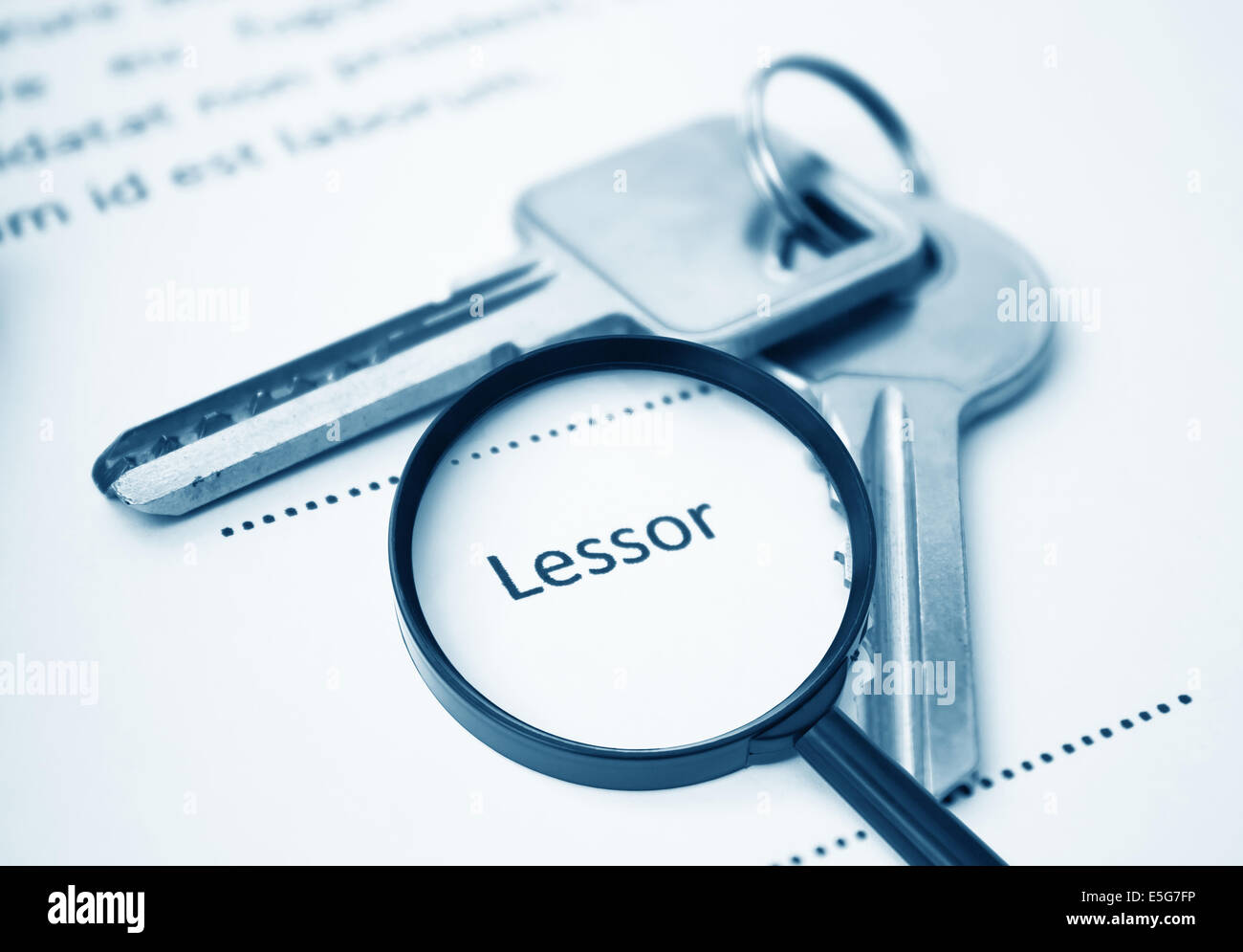 Mietvertrag für Vermieter unterschreiben, für Immobilien-Konzept-Hintergrund Stockfoto