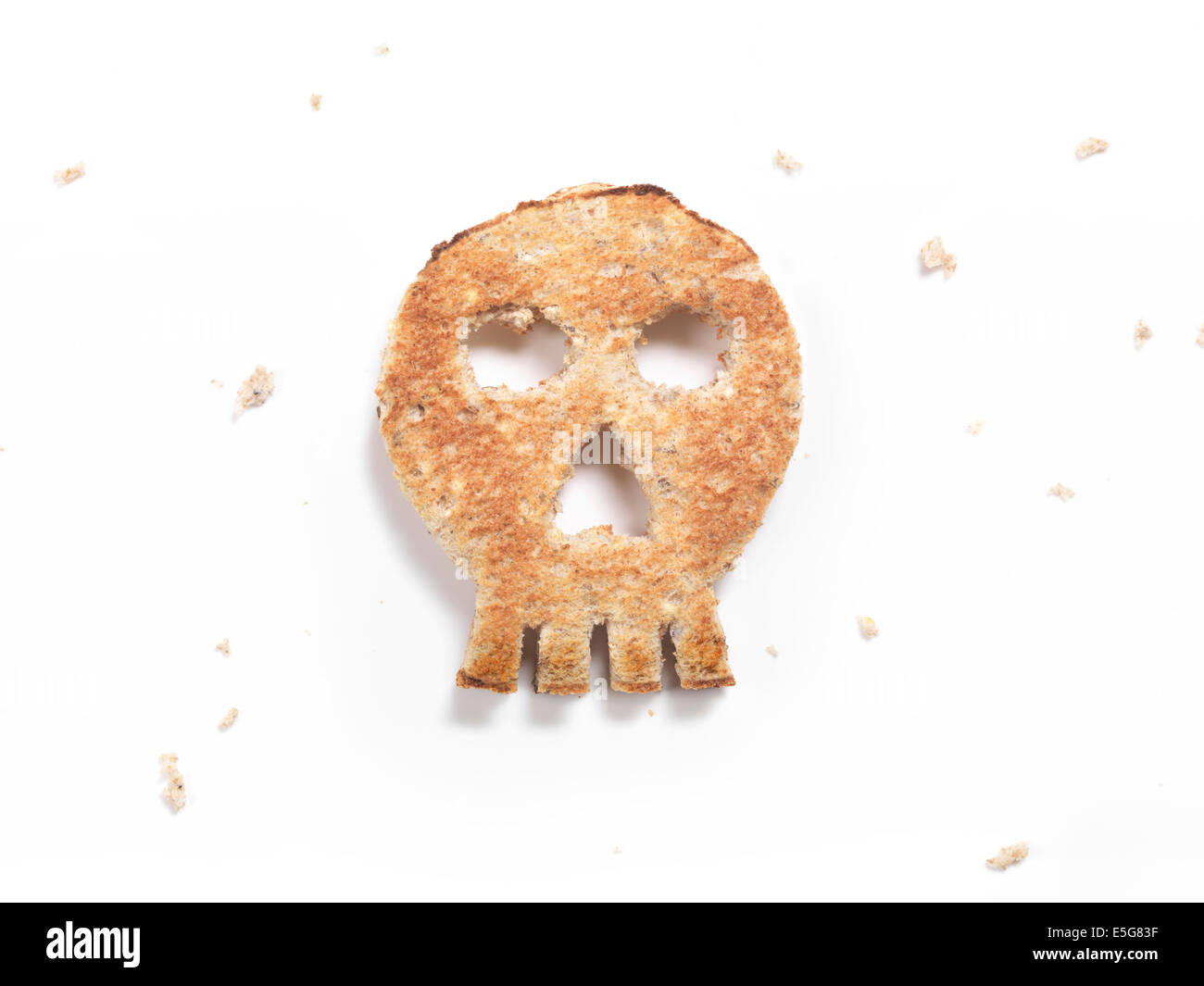 Schädel, geröstetes Brot, isoliert auf weißem Hintergrund Stockfoto