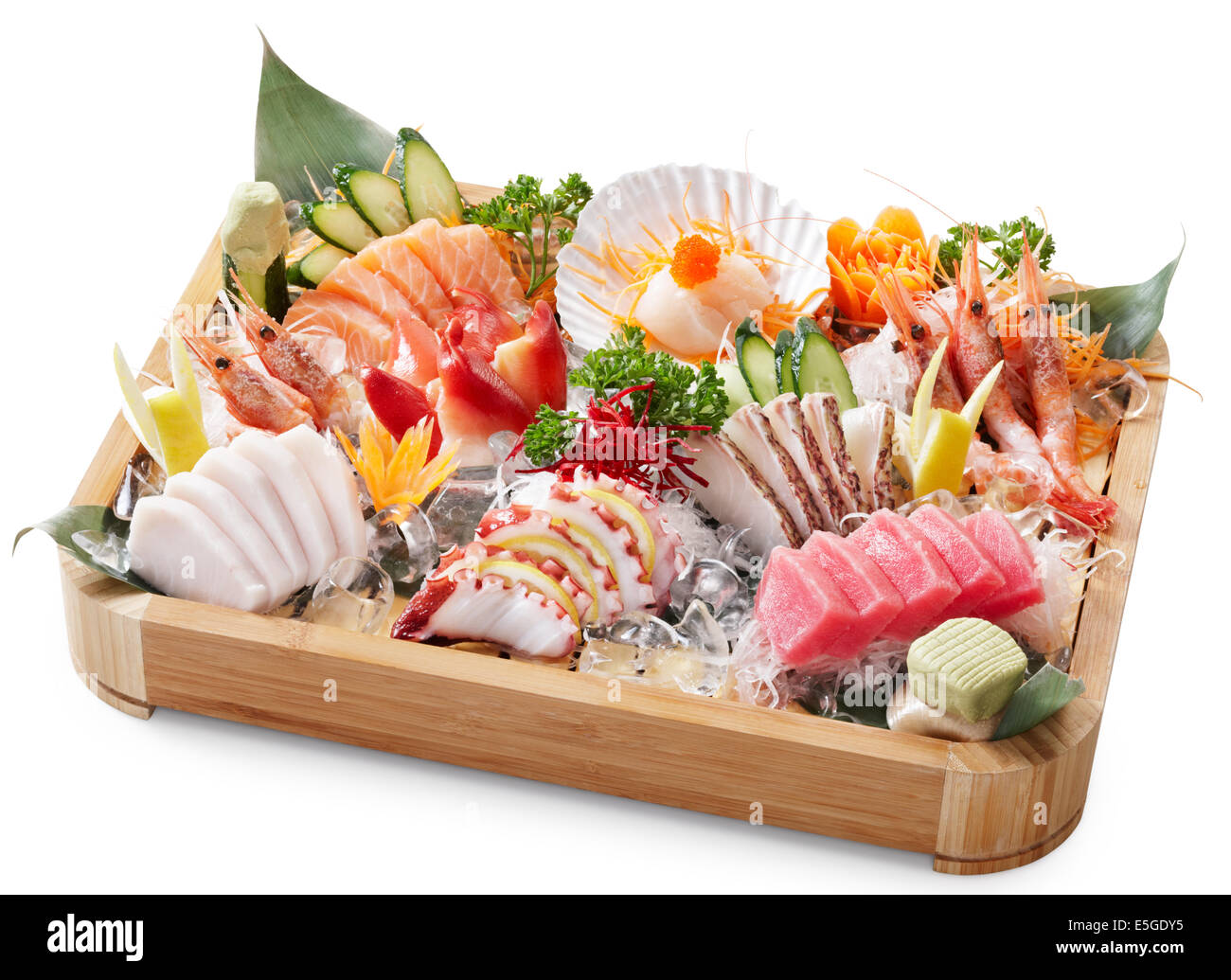 köstliche gemischte Sashimi isoliert auf weißem Hintergrund Stockfoto