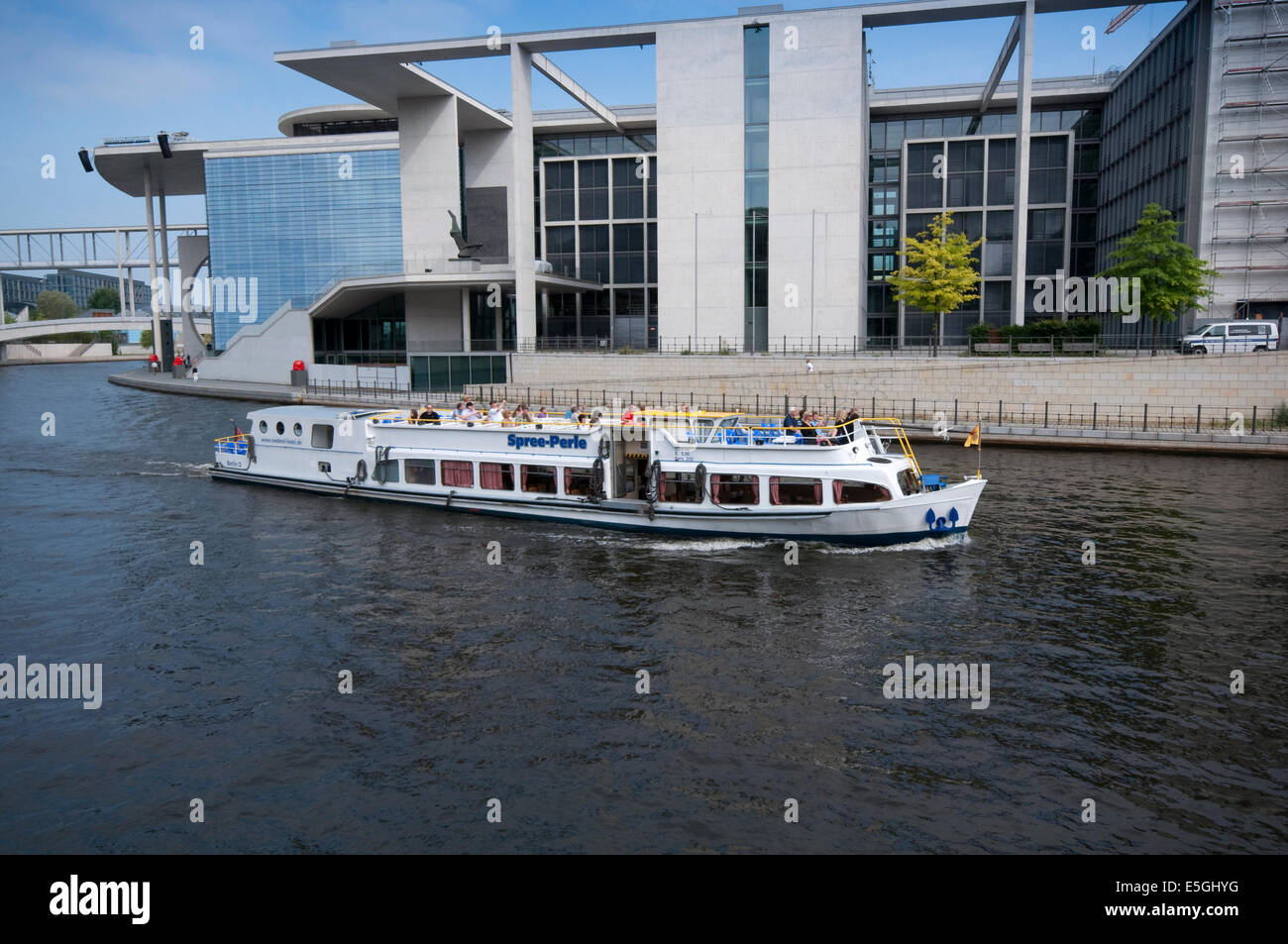 Deutschland, Berlin, Band des Bundes Ministerien Komplex liegt an der Spree Stockfoto