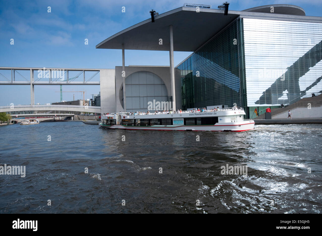 Deutschland, Berlin, Band des Bundes Ministerien Komplex liegt an der Spree Stockfoto