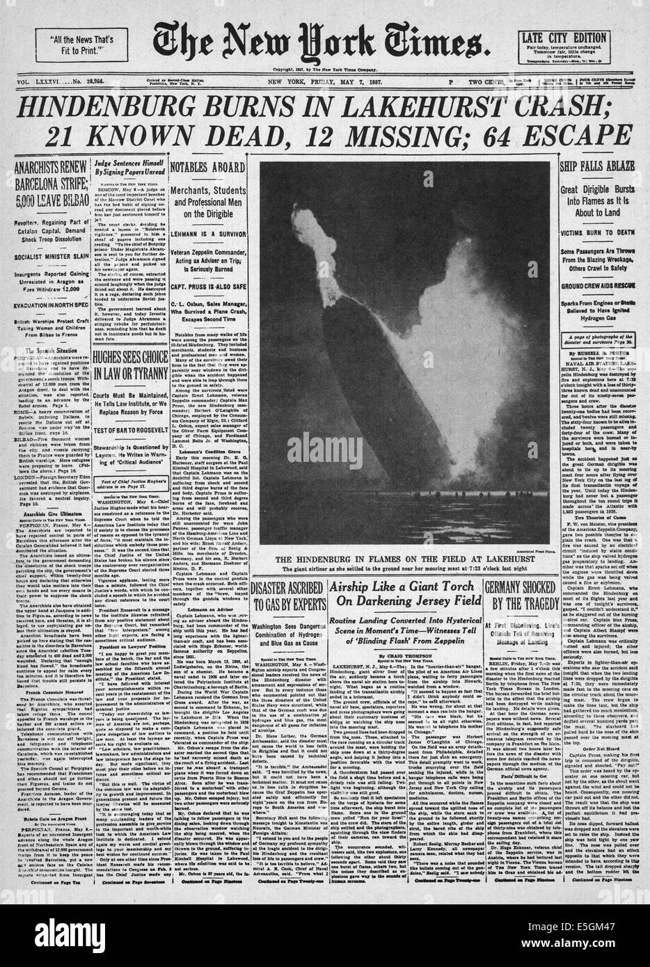 1937 New York Times Titelseite Berichterstattung der Hindenburg Zeppelin Katastrophe in Lakehurst, New Jersey Stockfoto