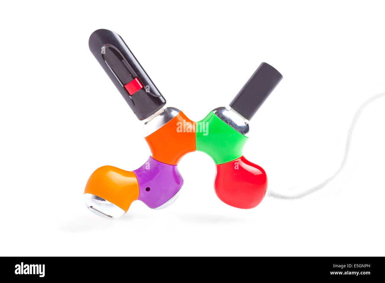 Schildkröte-förmigen USB-Hub mit zwei Speicherkarten eingesteckt (auf weiß mit Schatten) Stockfoto