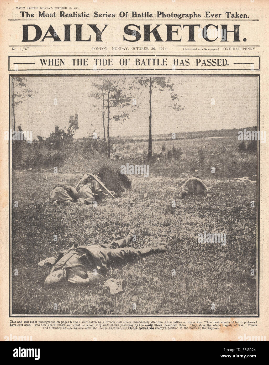 1914 daily Sketch Titelseite Berichterstattung tot deutsche und französische Soldaten Seite an Seite auf dem Schlachtfeld Stockfoto